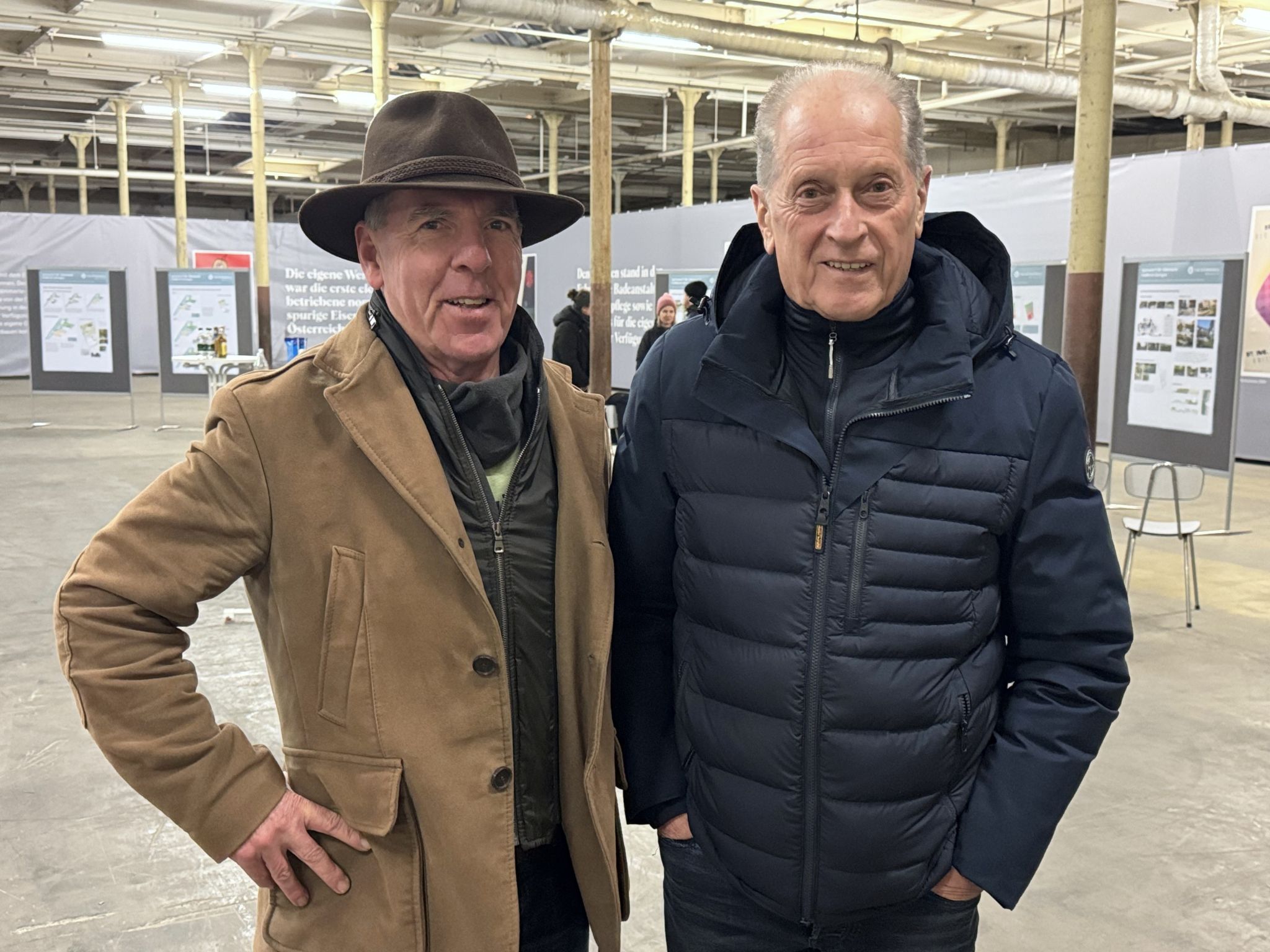 Unter den Besuchern: Erich Kuster und Helmut Gabrielli.