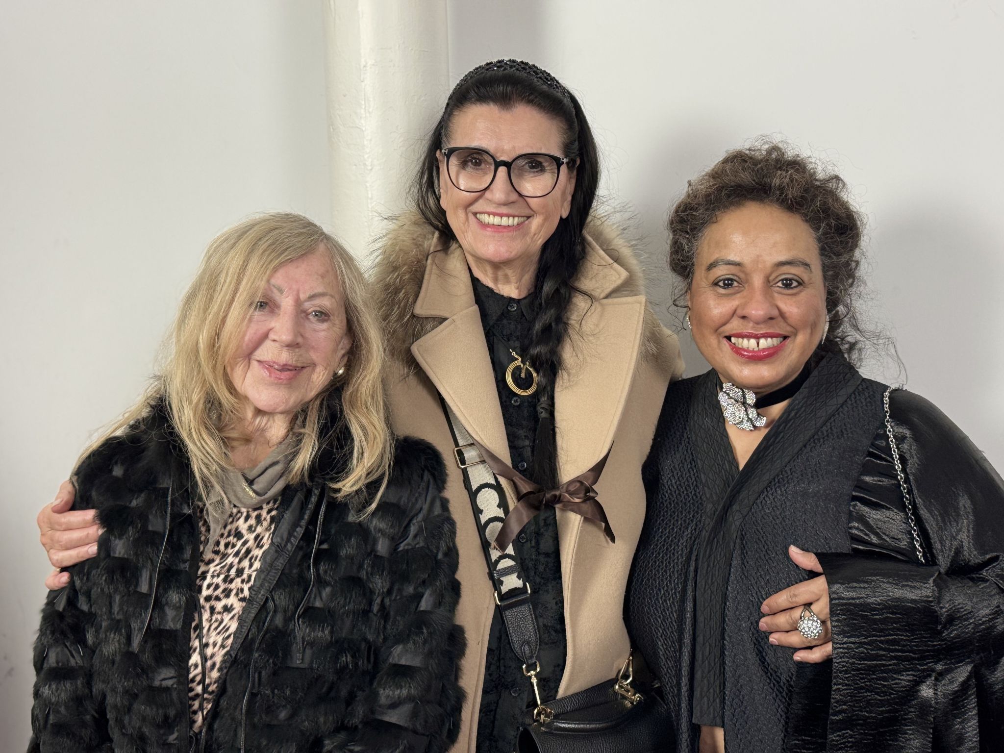 Roswitha Steger, Elvira Hyzdal und Tania Maria Rodrigues-Peter.