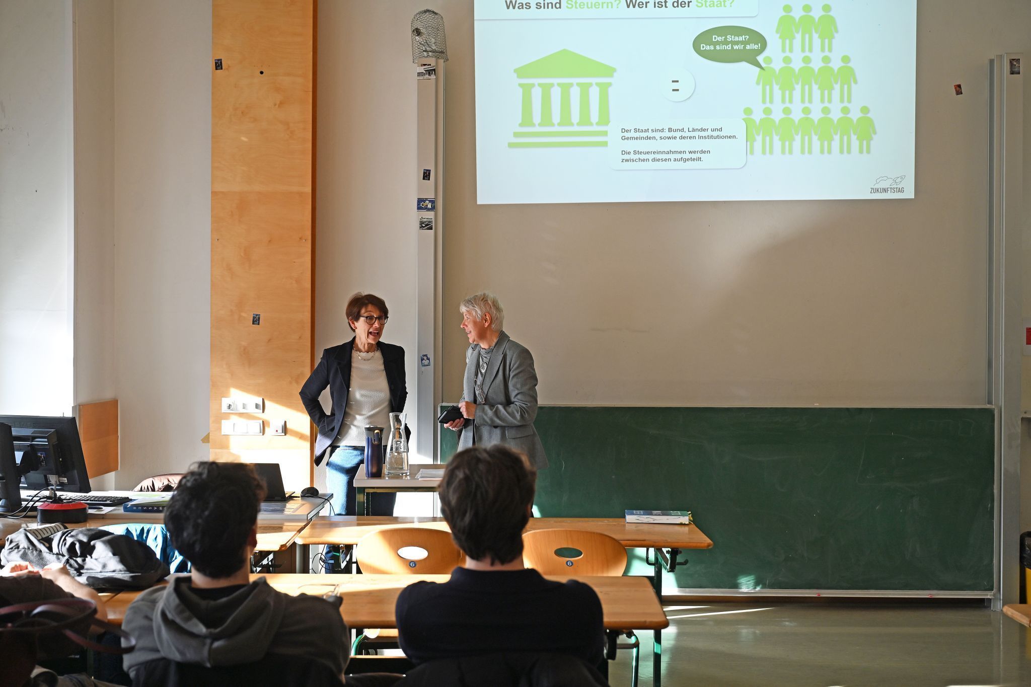 Gabriele Schiebel-Schlösser von der Organisation Zukunftstag mit der Koordinatorin vom BGD Erika Schuster.