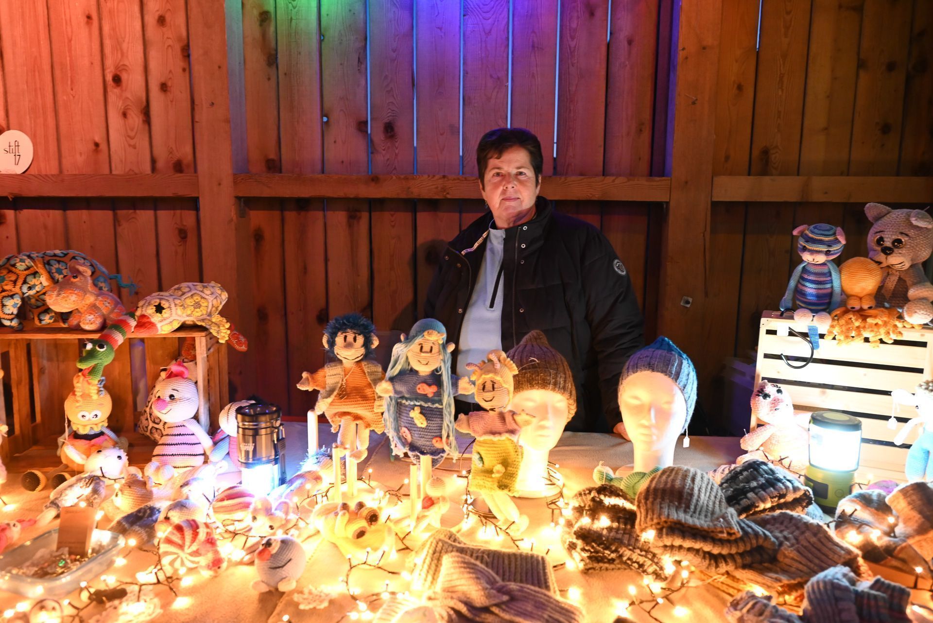 Ausstellerin Andrea hatte eine große Auswahl an Wollprodukten.