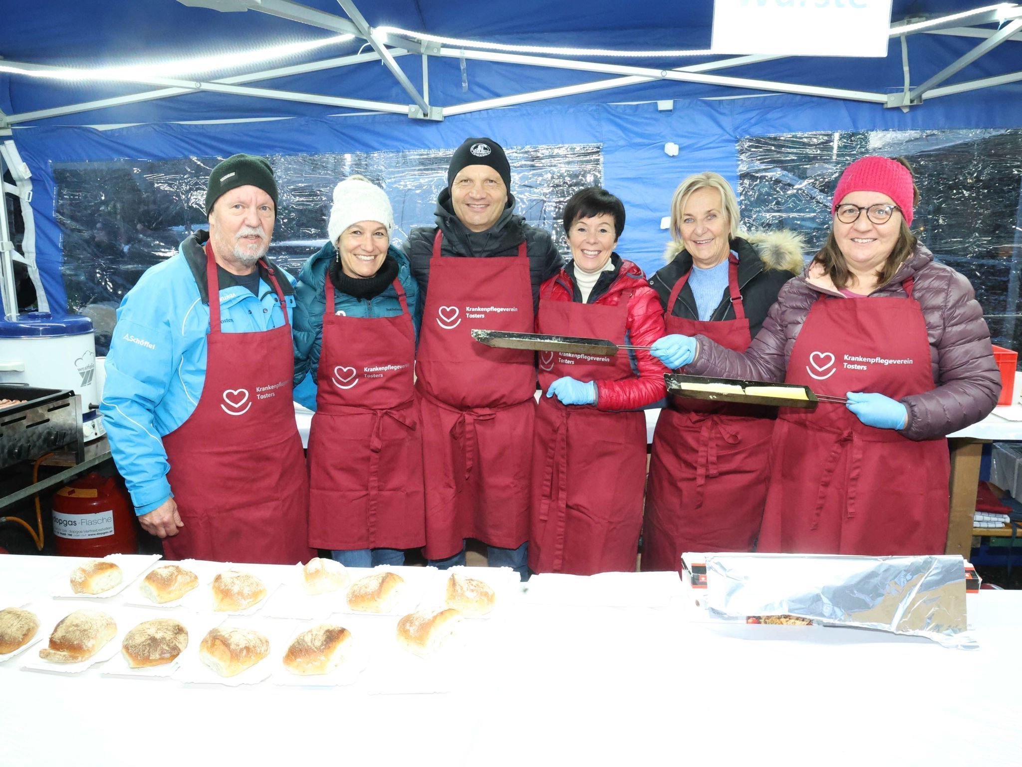 Die Tostner Wurststand-Besatzung.