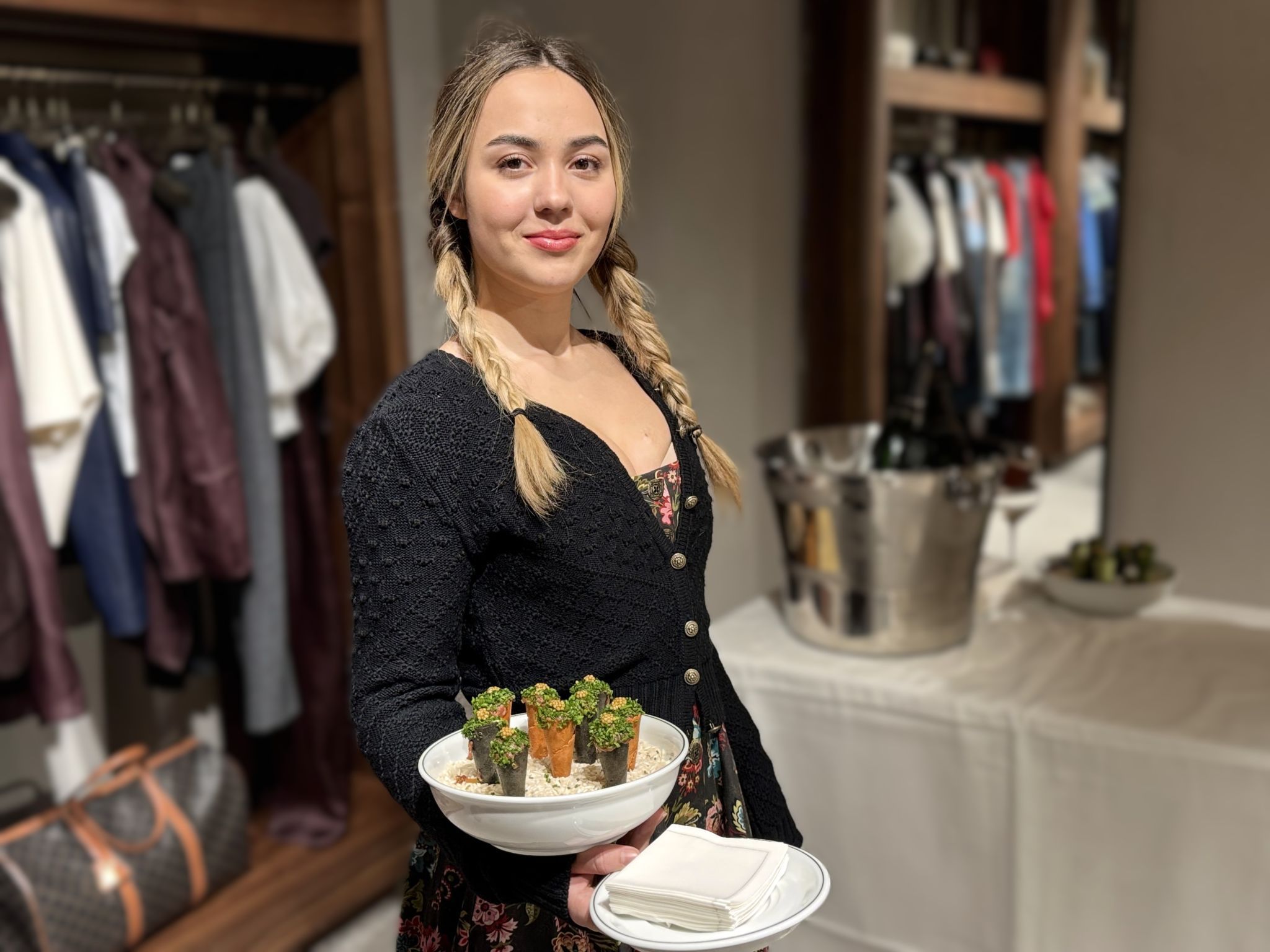 Lena Strauss (G'spusi) servierte kleine Köstlichkeiten.