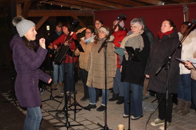 Nikolo und Trenkwalder bringen Adventstimmung in den Rankweiler Hof