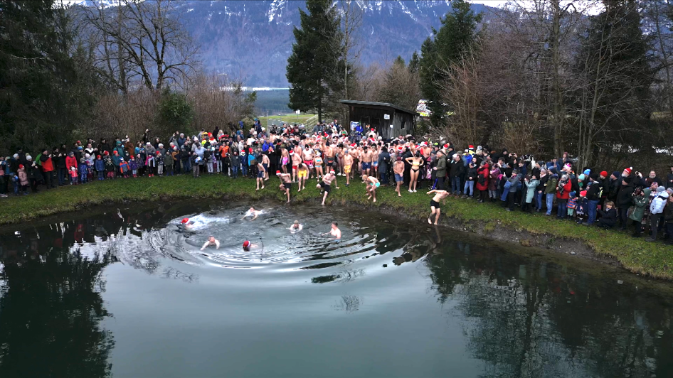 Ins kalte Wasser für den guten Zweck