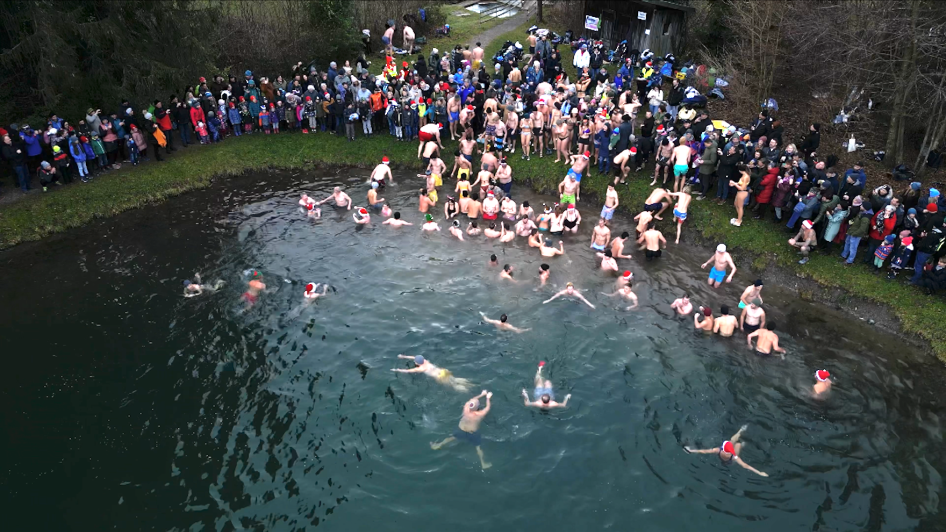 Ins kalte Wasser für den guten Zweck