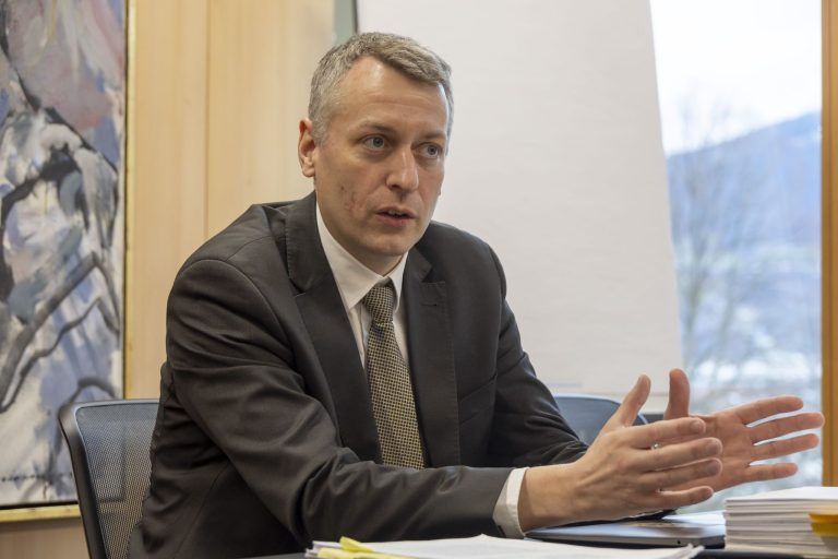 Kein gelbes Heft mehr: Digitaler Eltern-Kind-Pass kommt, aber später als geplant