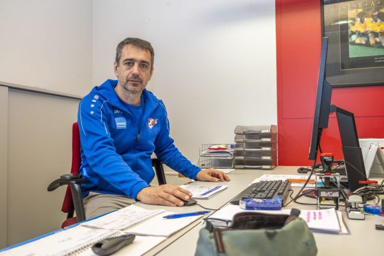 Die Fußballakademie und das Schweigen des Landes