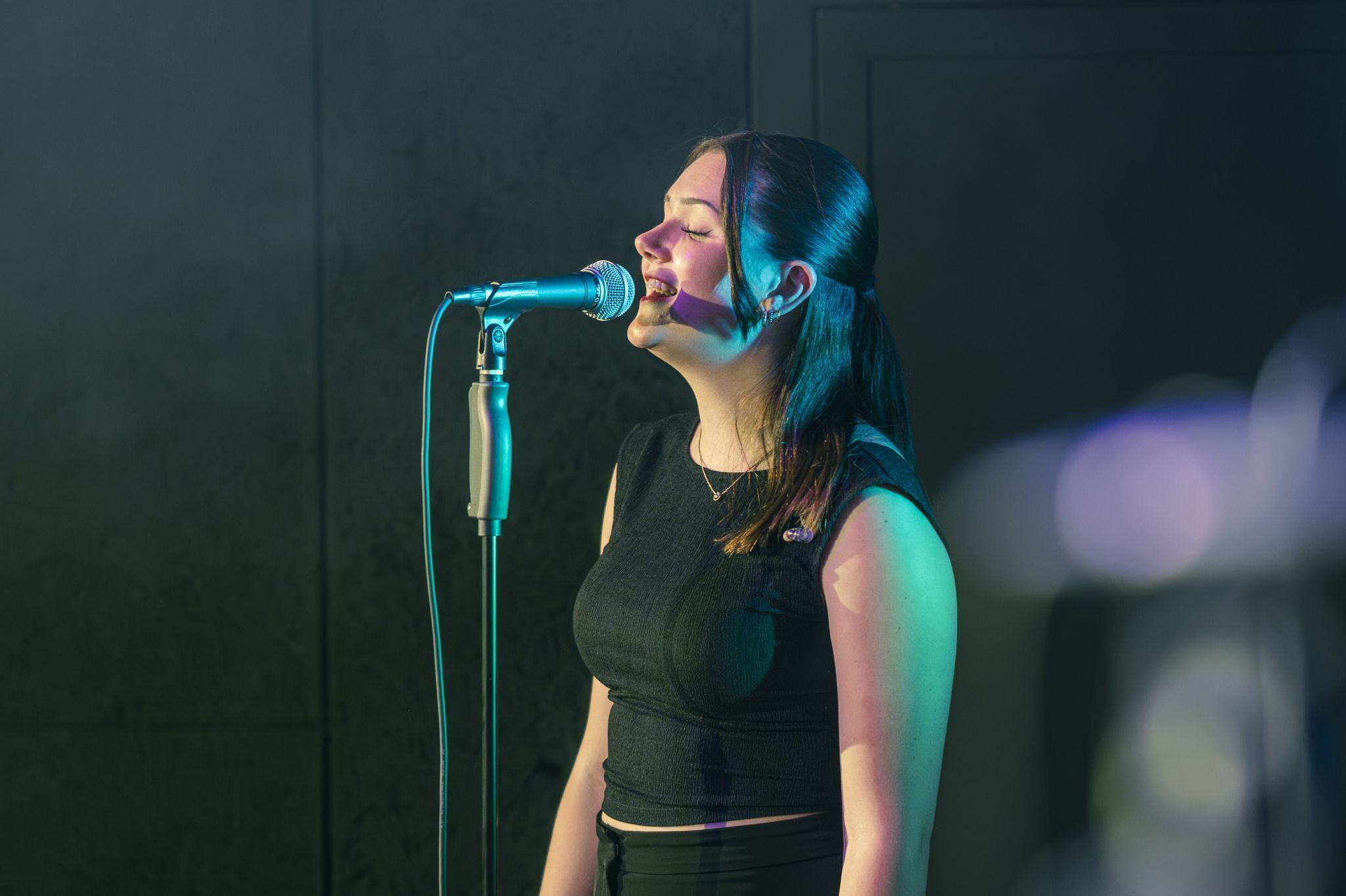 Willkommen sind alle, die gerne singen, oder einfach auch nur zuhören und Musik genießen wollen. 