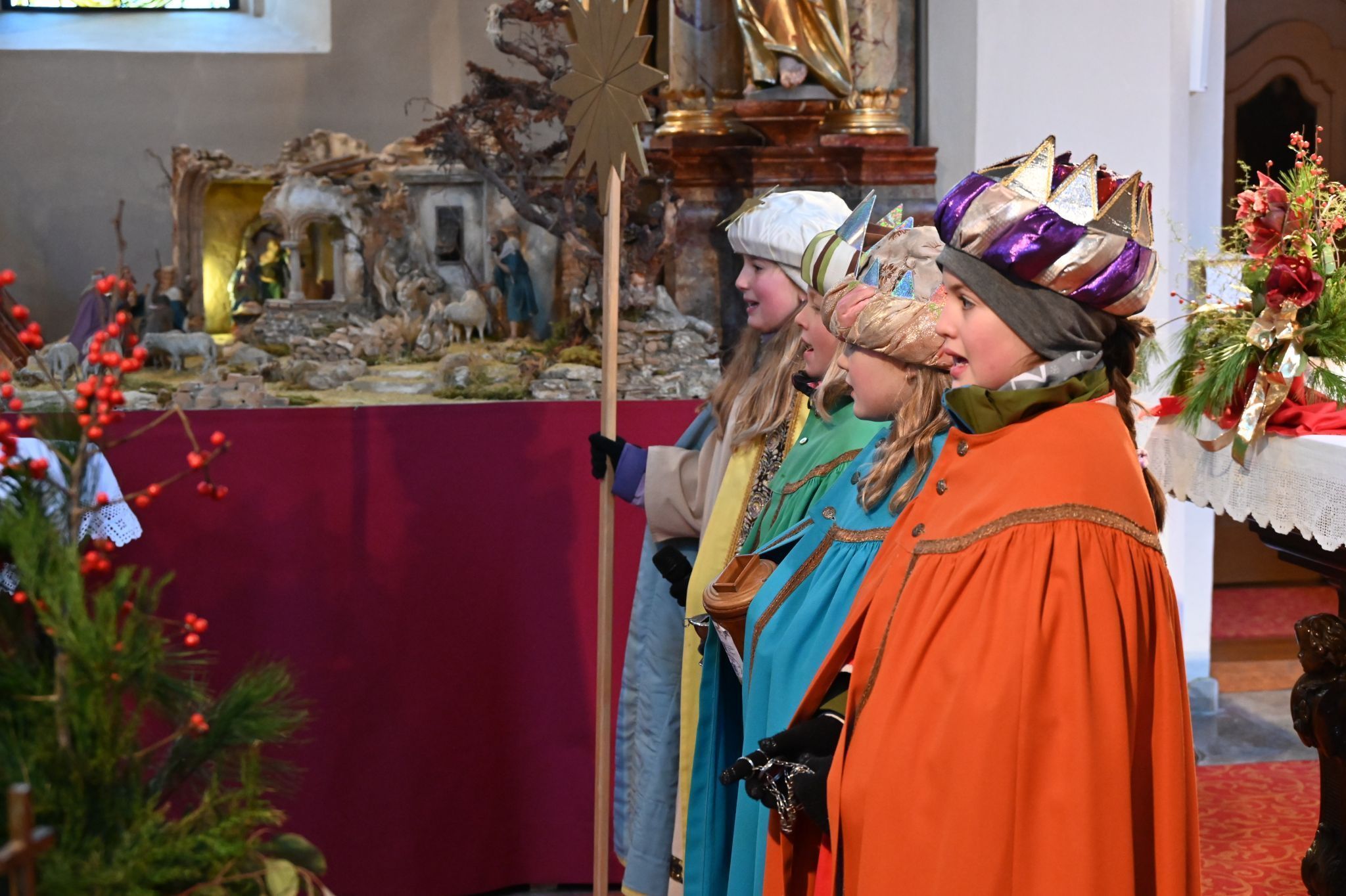 Feierlicher Gottesdienst mit den Brazer Sternsinger.