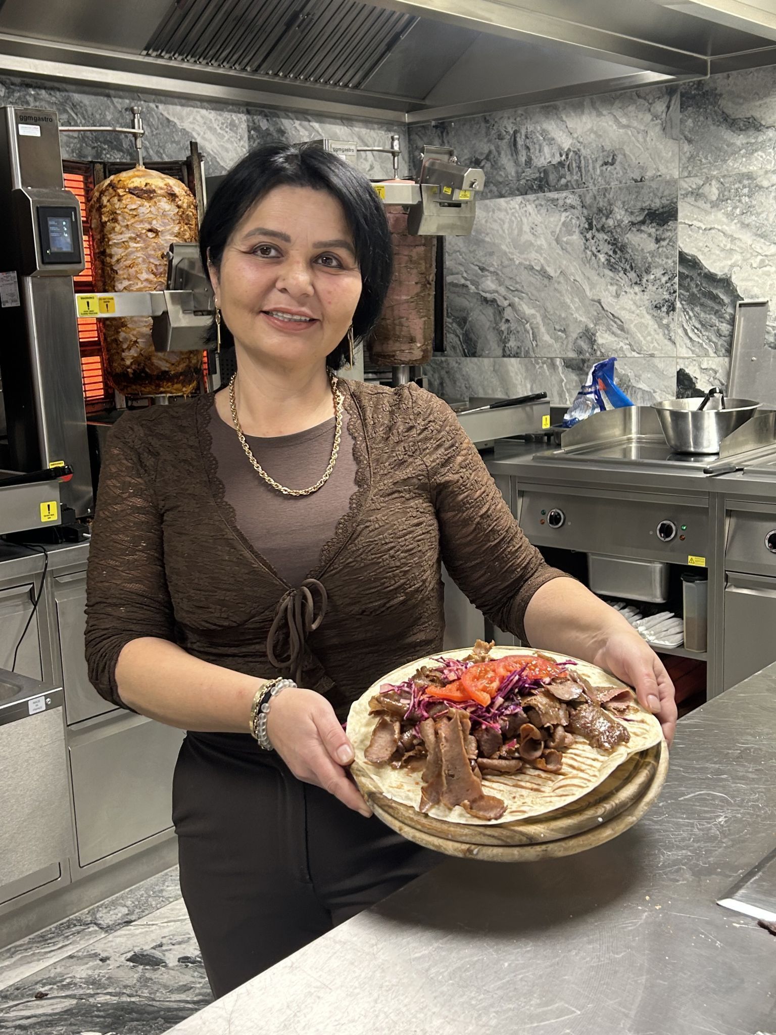 Ehefrau Safiye hilft natürlich auch mit