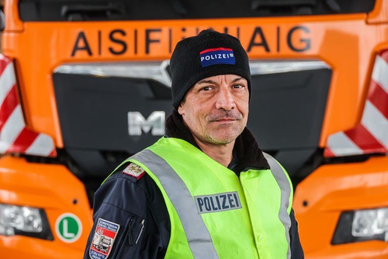 Lockere Radmuttern, gerissene Bremsscheibe: Kontrollteam stoppt mehrere Lkws auf der A14