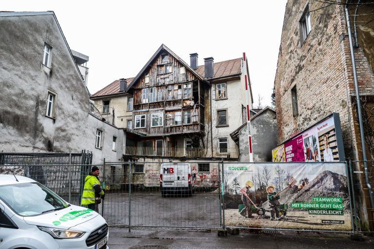 Abriss im Weiherviertel nimmt Fahrt auf: Baustart früher als gedacht