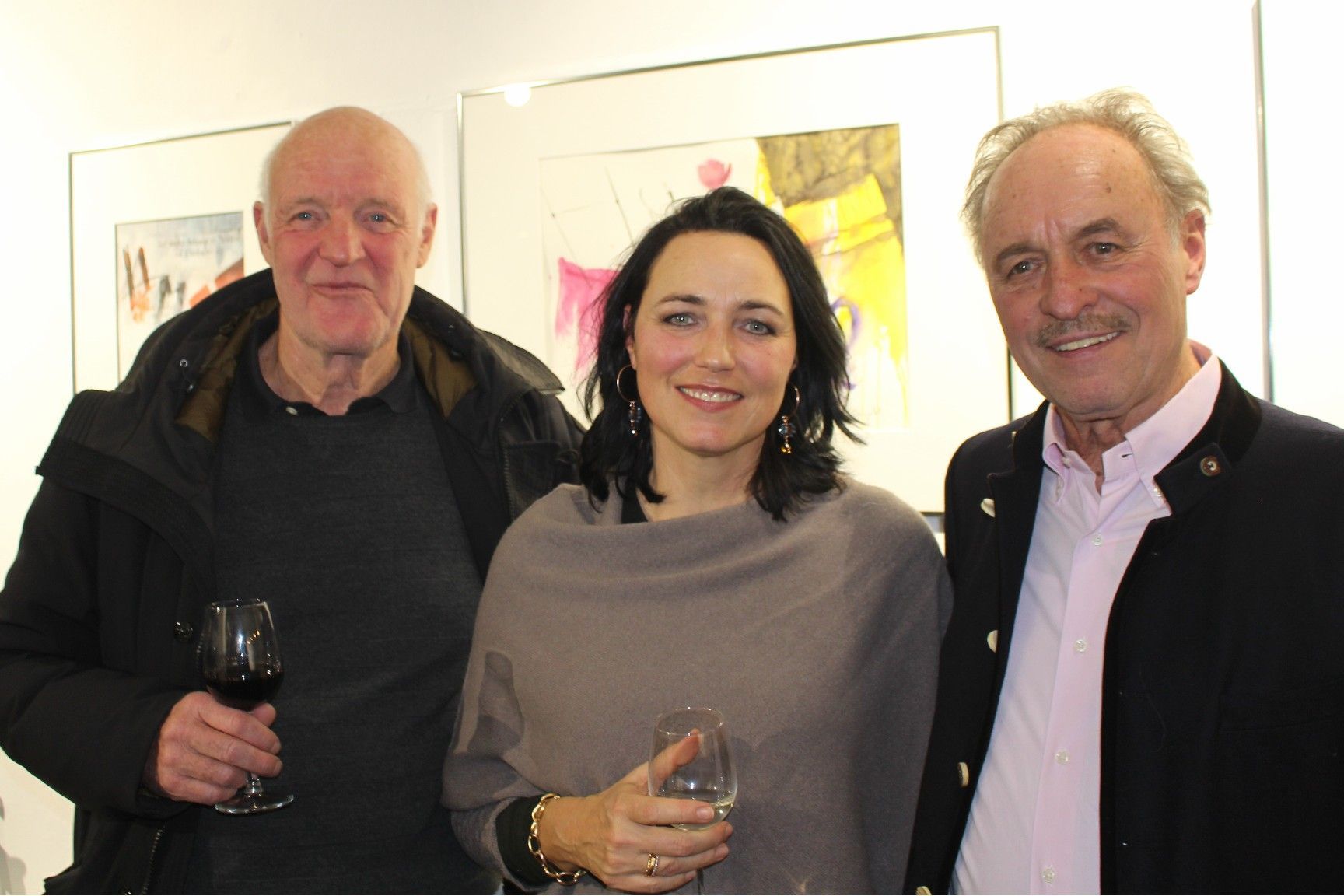 Künstler Hermann Präg im Gespräch mit Gerhard Mangold und dessen Tochter Marina.   