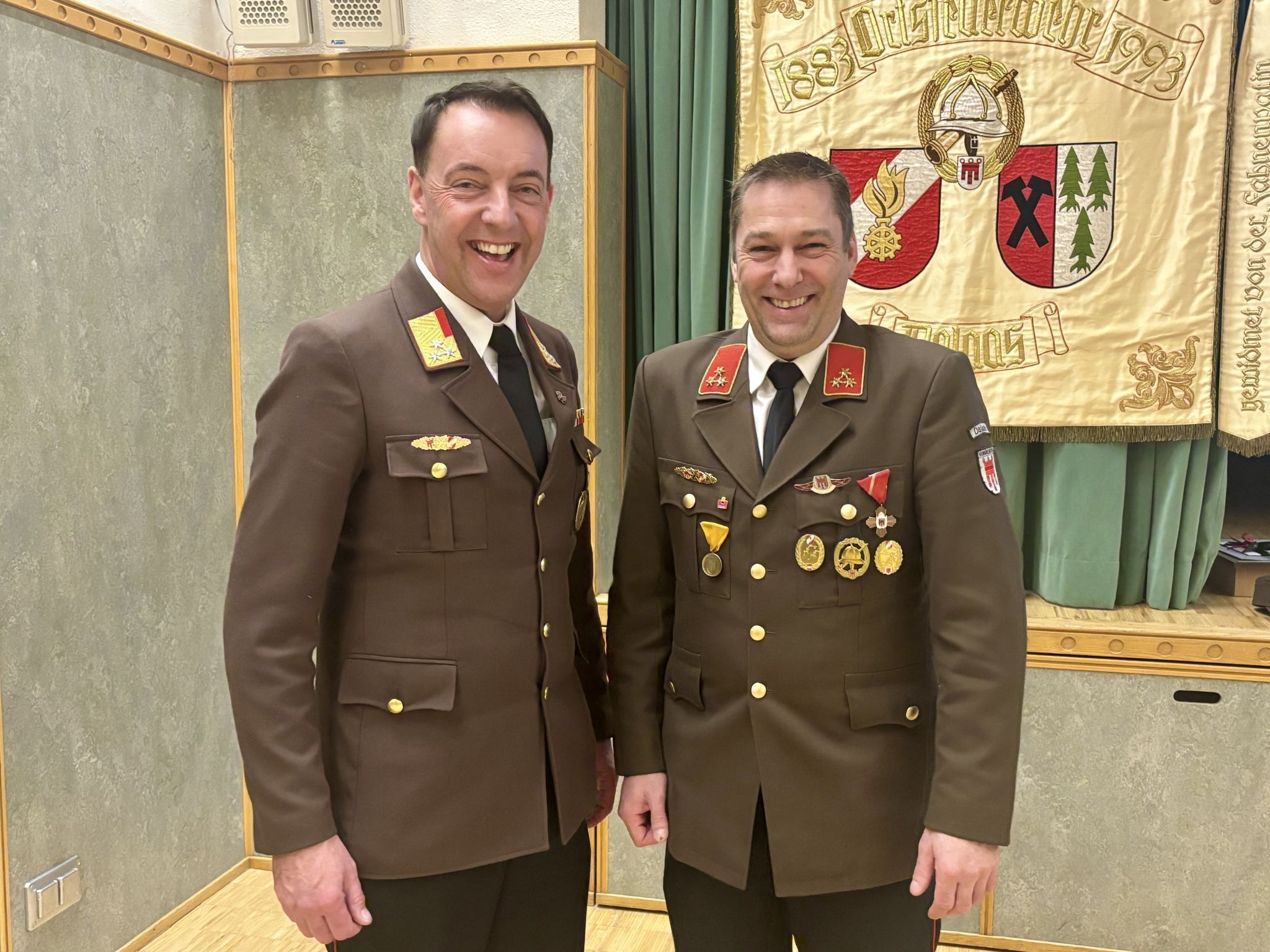 Bezirksfeuerwehrinspektor Karlheinz Beiter und Bürgermeister Martin Burtscher.