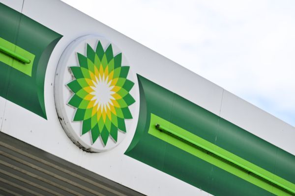 Schwenk zurück zu Öl und Gas kostet BP Milliarden