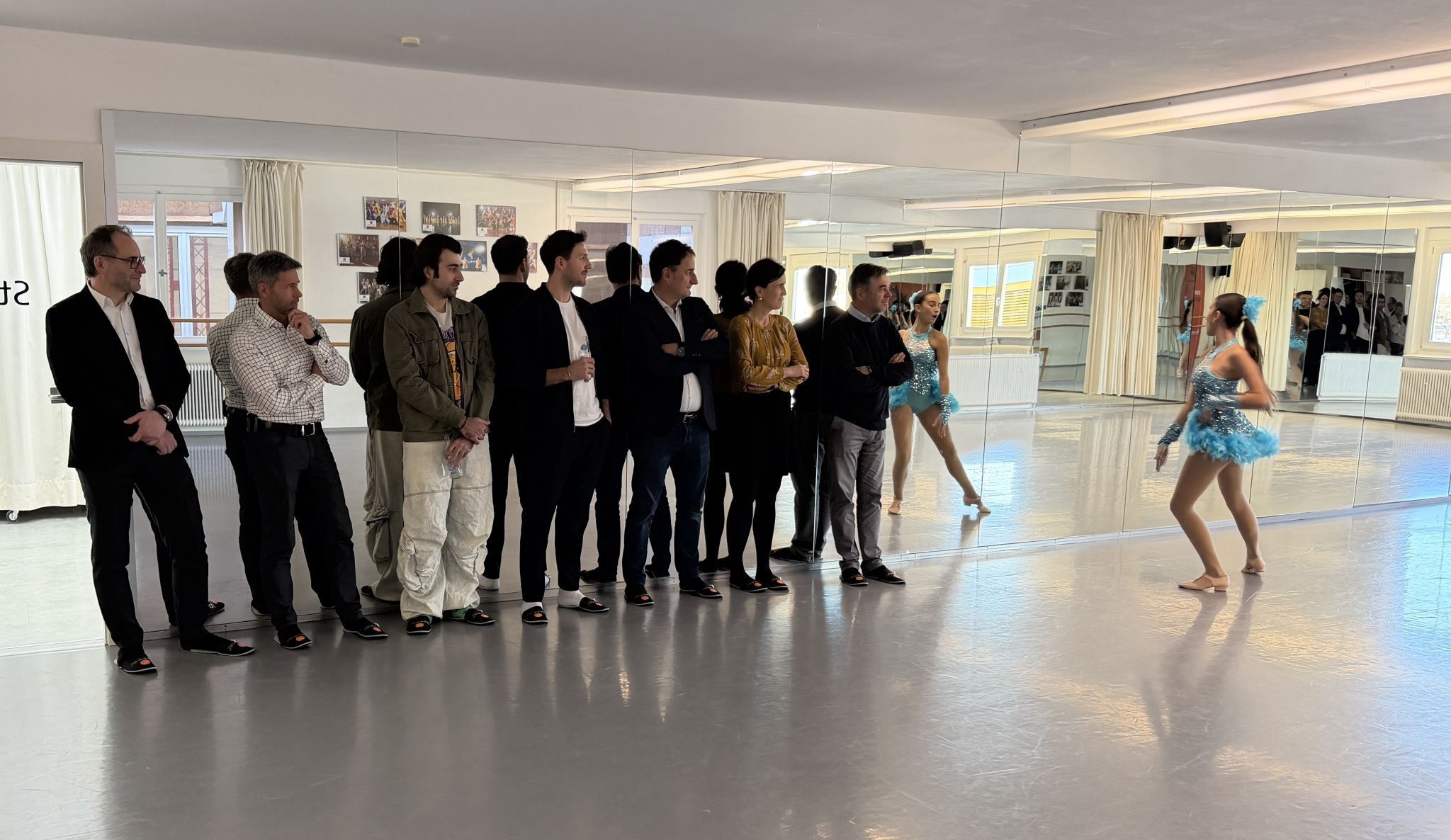 Die Ehrengäste nutzten die Einladung, um sich das neue Studio anzusehen und einen Einblick in die Arbeit der Dance Art School zu bekommen. 