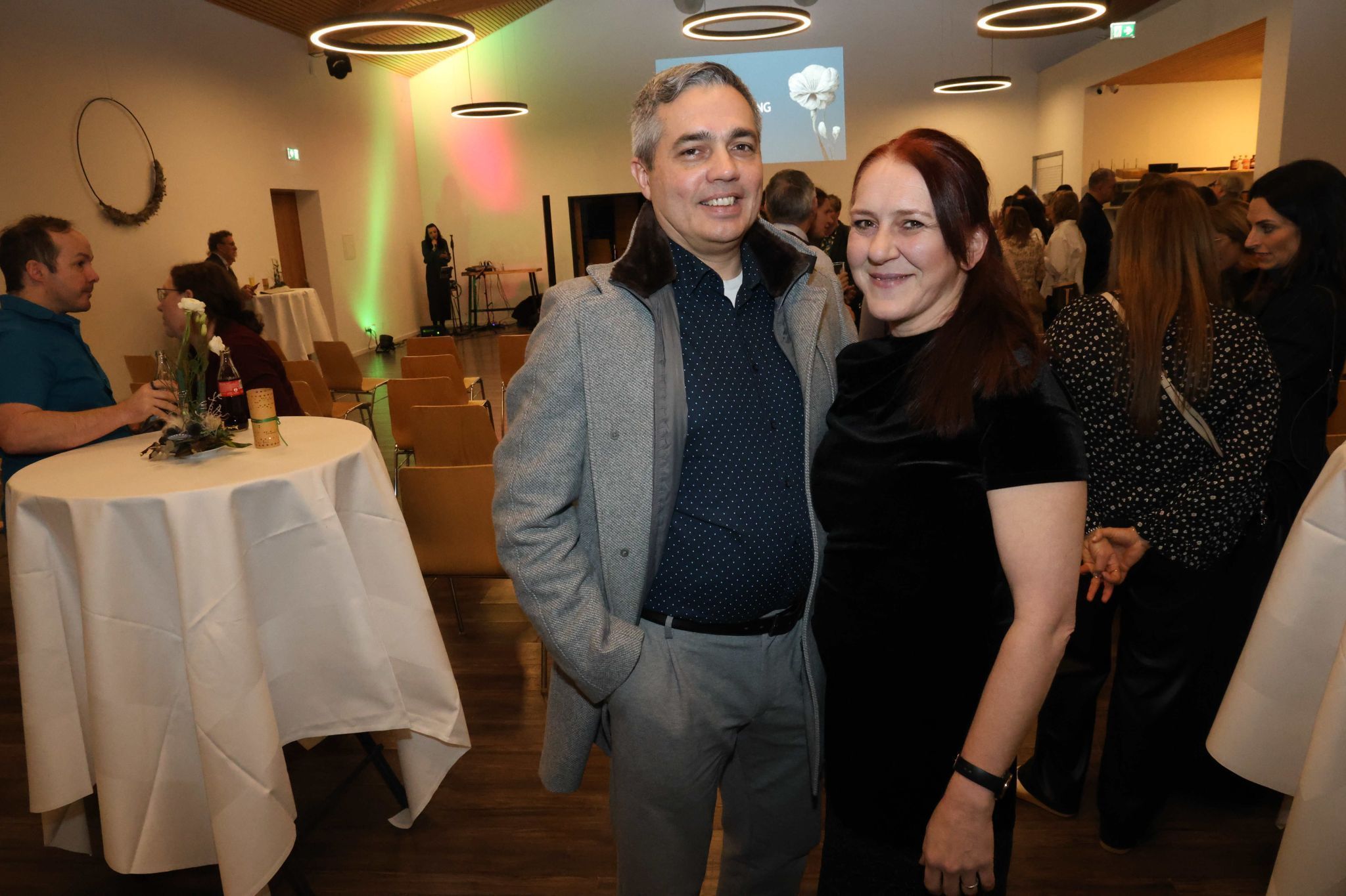 Reiner Kremmel und Änderungsschneiderin Suzanna Pashinyan (