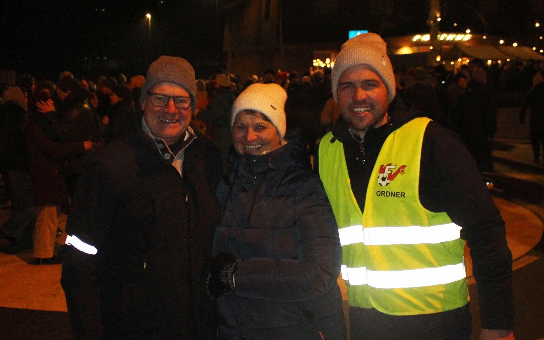 Neue Erfahrung für den neuen Egger Gemeindechef: Er zählte die Sekunden bis Mitternacht herunter und dann schüttelte er Hunderte Hände seiner Mitbürgerinnen und Mitbürger, denen er alles Gute für 2026 wünschte.   