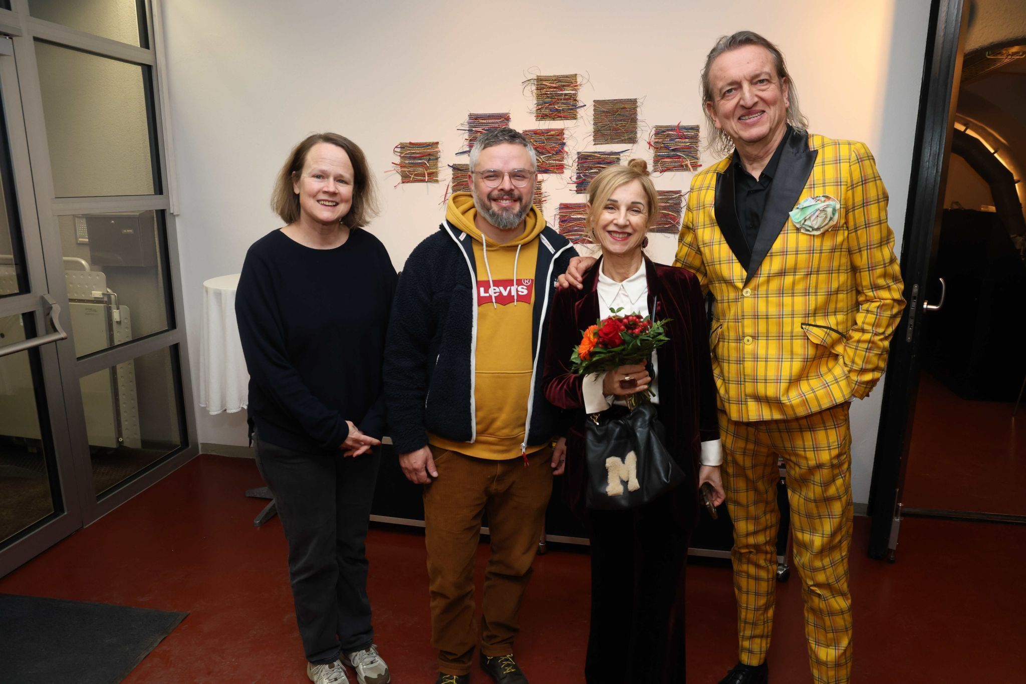 Saumarkt-GF Sabine Benzer, Kabarettist Gabriel Castaneda, Sabine und Markus Linder.