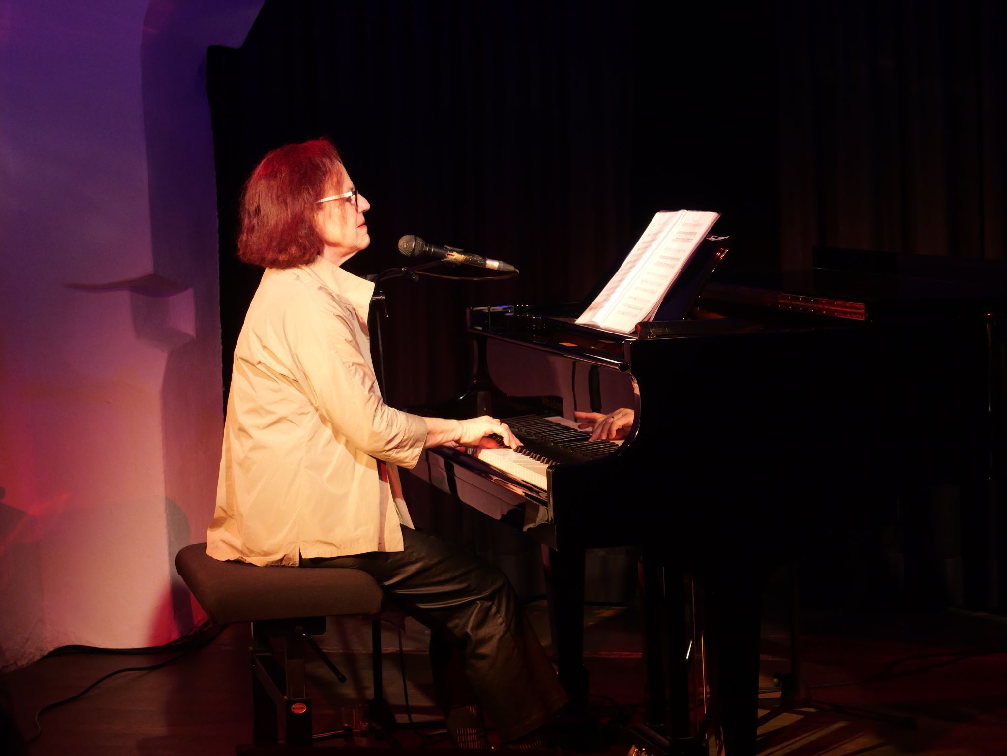 Zwischen Verletzlichkeit und Widerstand: Das Duett Aichinger–Coleman beeindruckte mit kompromissloser Präsenz.