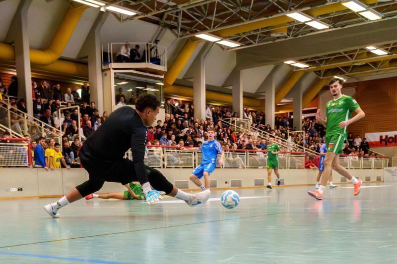 Gute Abwehr von Lauterach Schlussmann Samuel Böhler. 