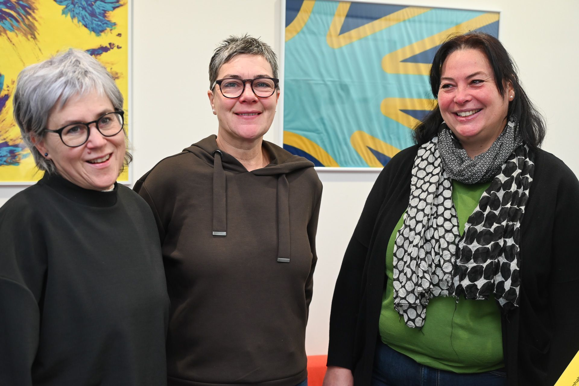 Cornelia Rhomberg, Heike Spiegel und Ulrike Rhomberg organisieren seit 15 Jahren den Schnitzelsonntag am ersten Adventsonntag.