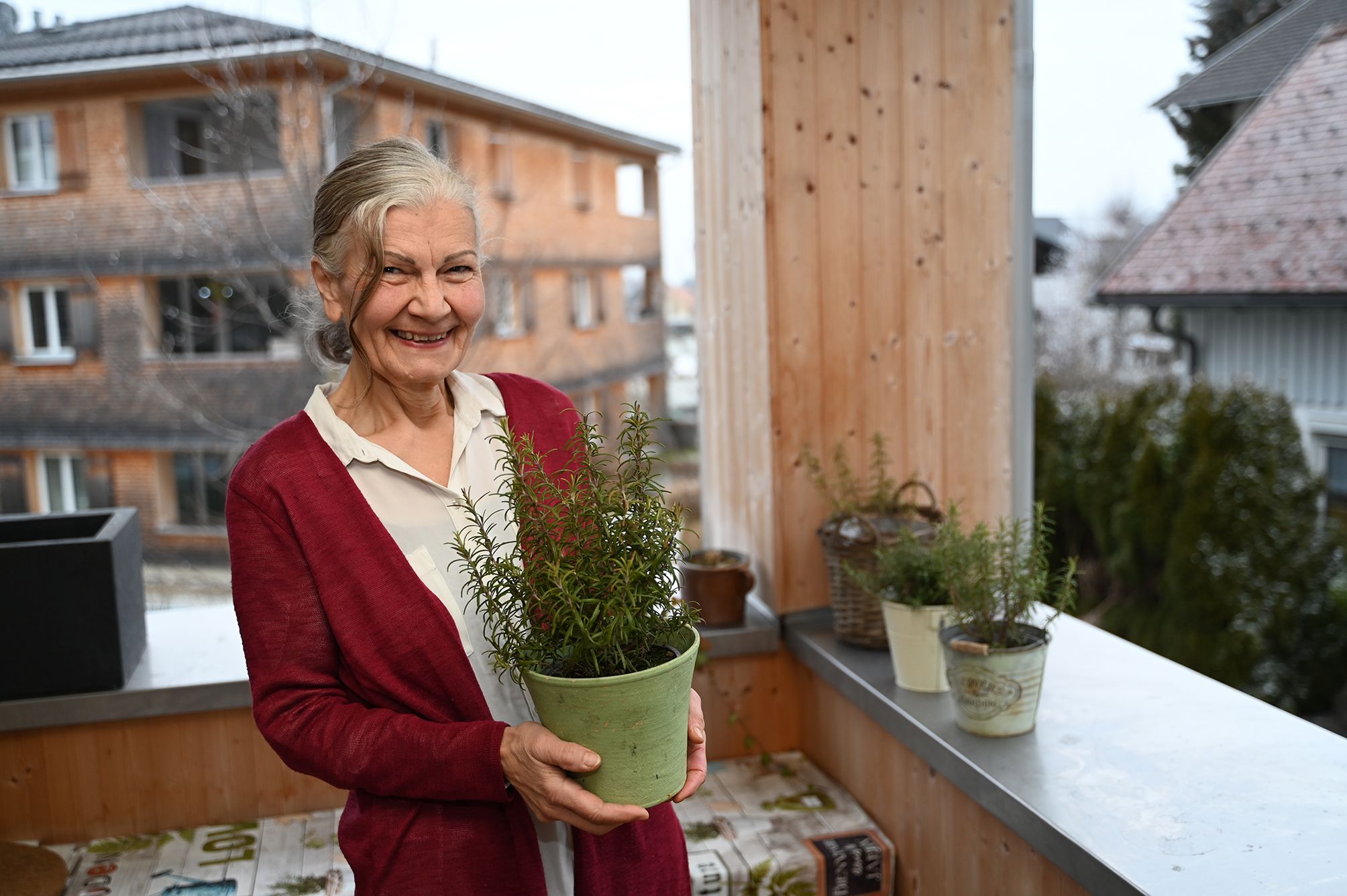 Neben der Arbeit mit Menschen zieht sie Kraft aus der Natur und der Arbeit im Permakulturgarten.