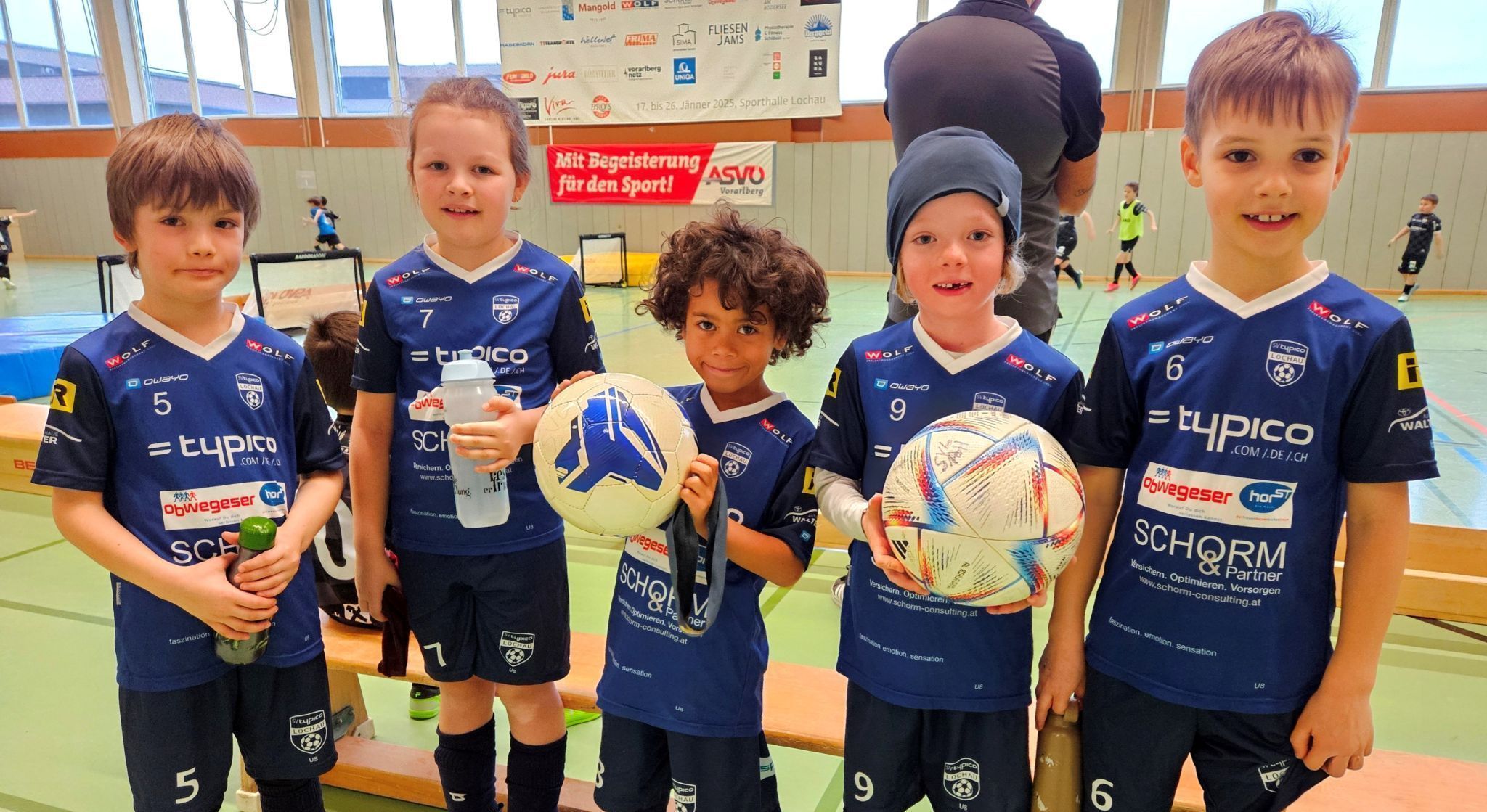 In elf Altersklassen, von den Bambinis über die U7, U8, U9, U10, U11, U12 A, U12 B, U13, U14 bis hin zu den U16 Mädchen, nehmen über hundert Nachwuchsmannschaften an diesem beliebten Turnier in Lochau teil.