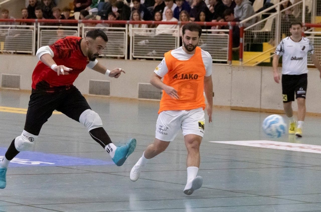 Höchst Neuzugang Furkan Gümüs spielt stark.PAULITSCH