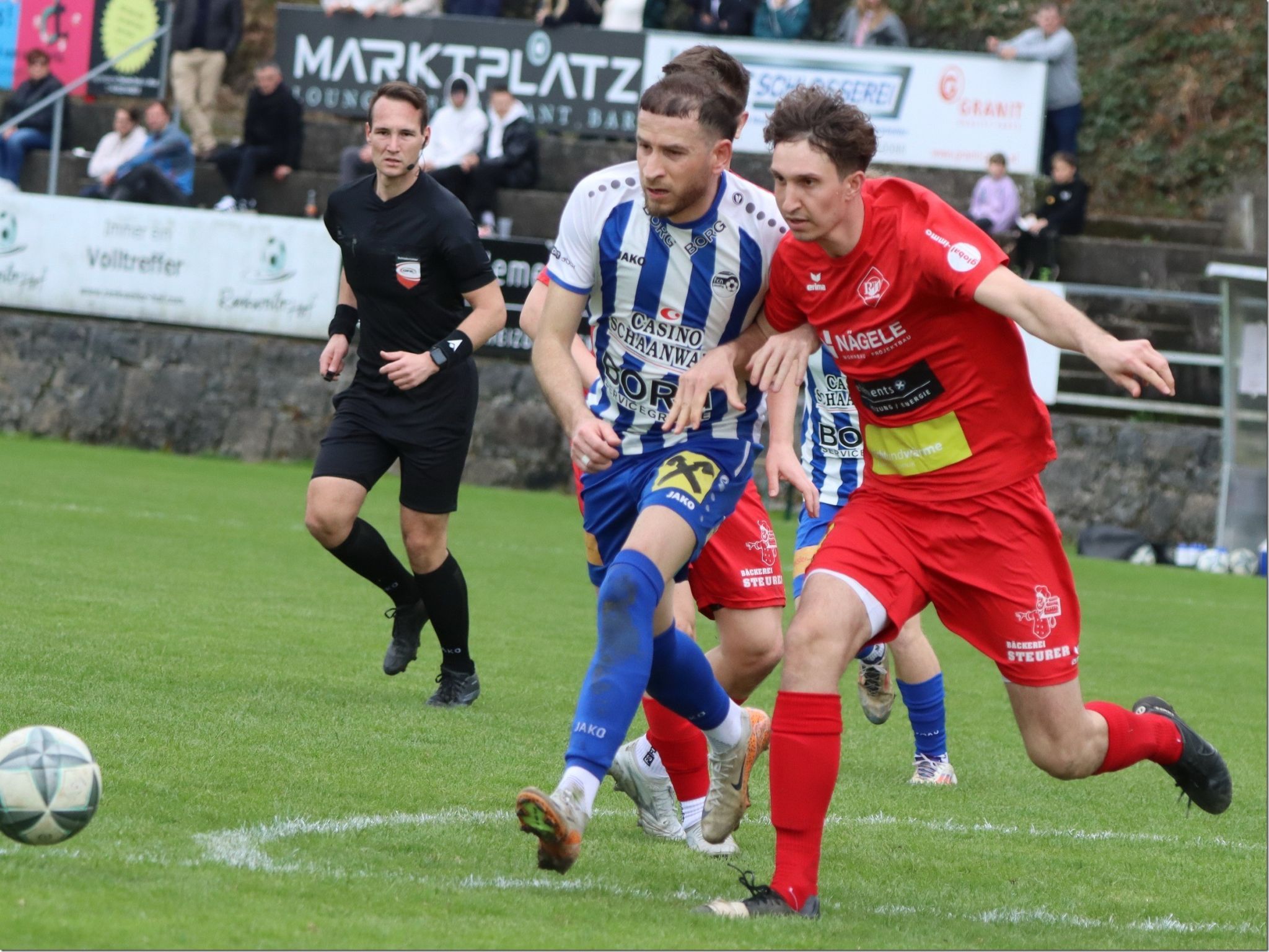 Lukas Widemschek (r.) spielt im Frühjahr in Meiningen. 