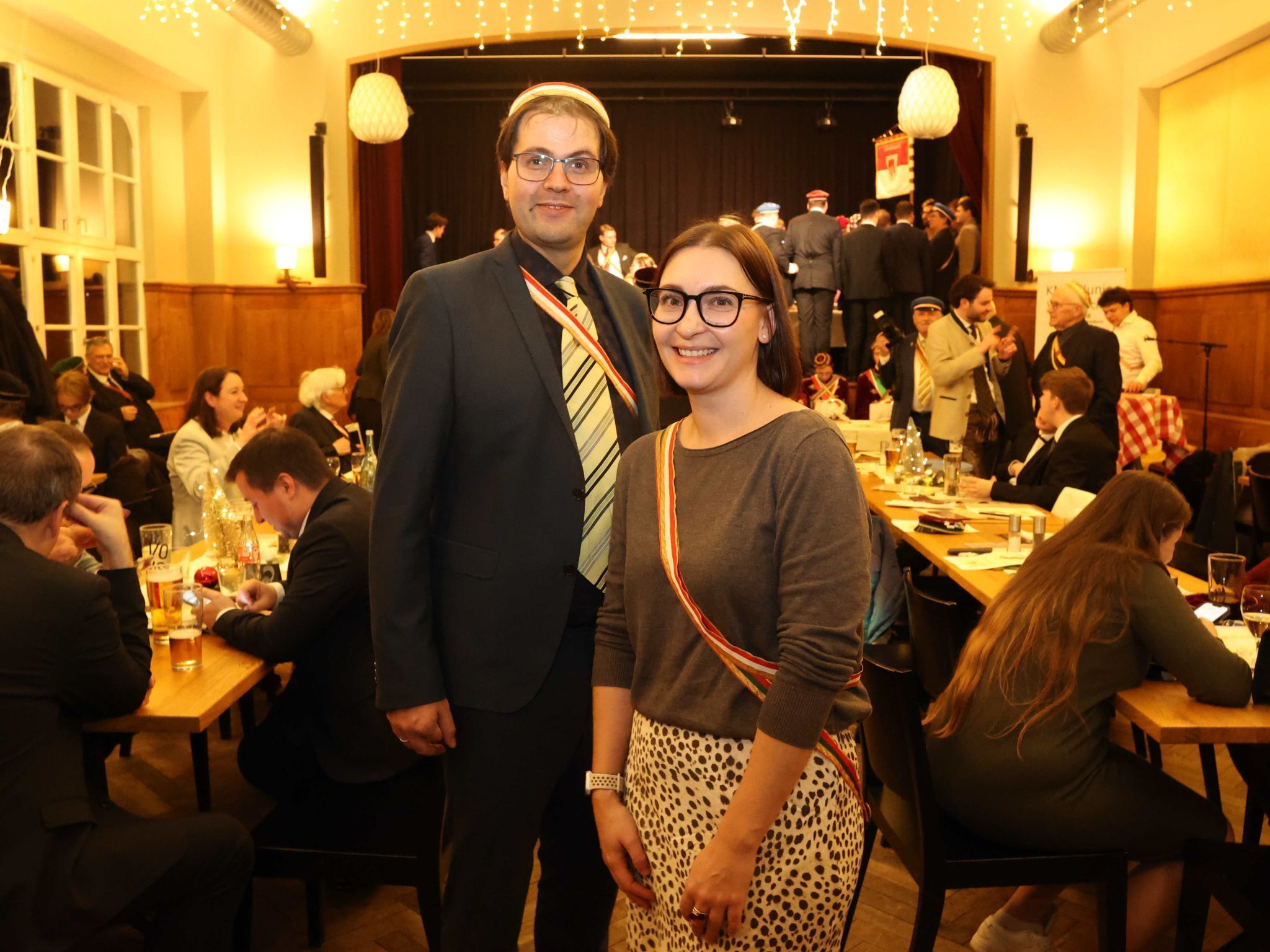 Alt-Philistersenior Leonhard Ladner mit seiner Nachfolgerin Julia Mersich (Foto: Arno Meusburger).. 