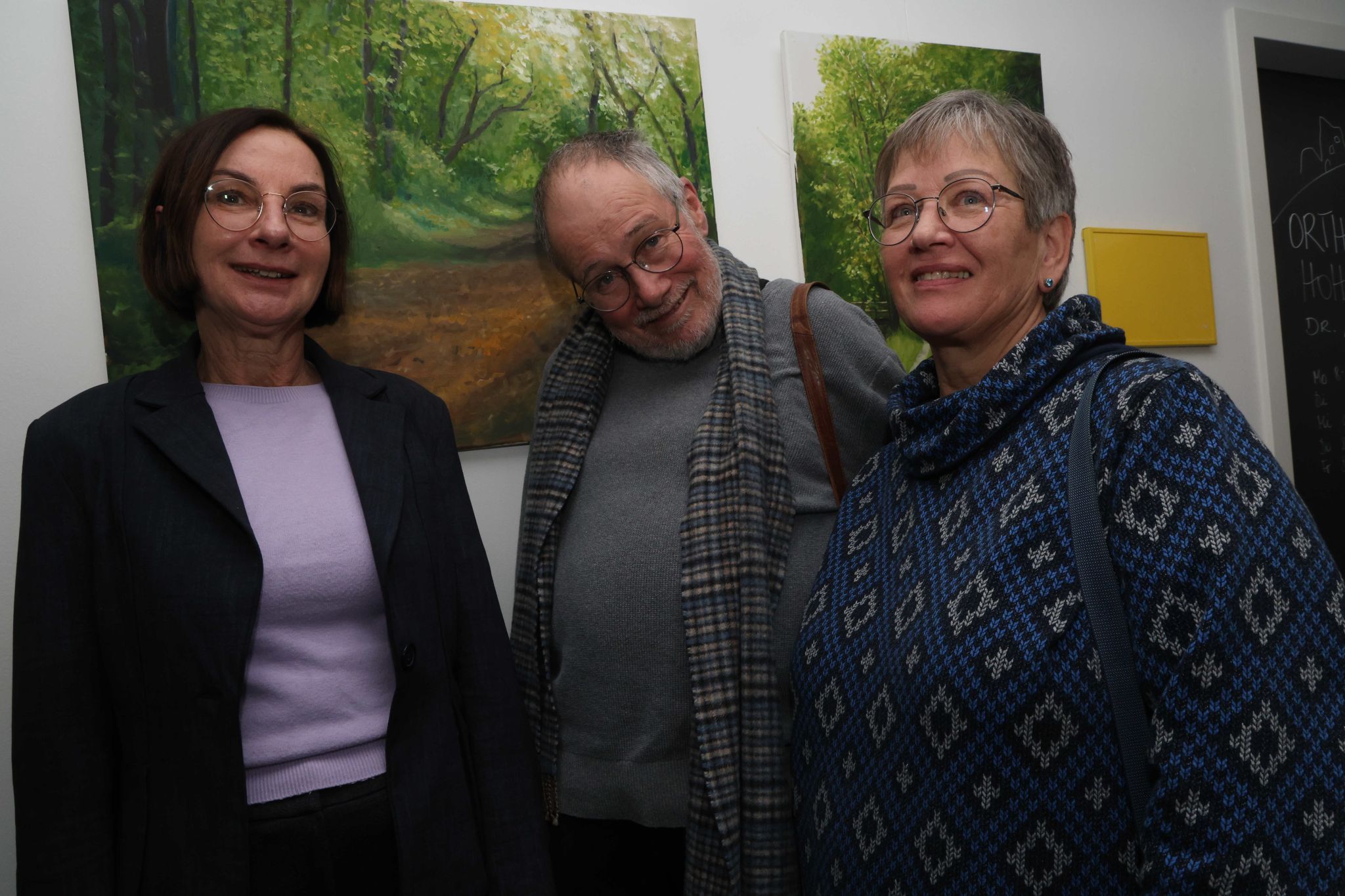 Besucherin Ilse Benkic, Künstler Rolf Oetting und Gattin Susanne.