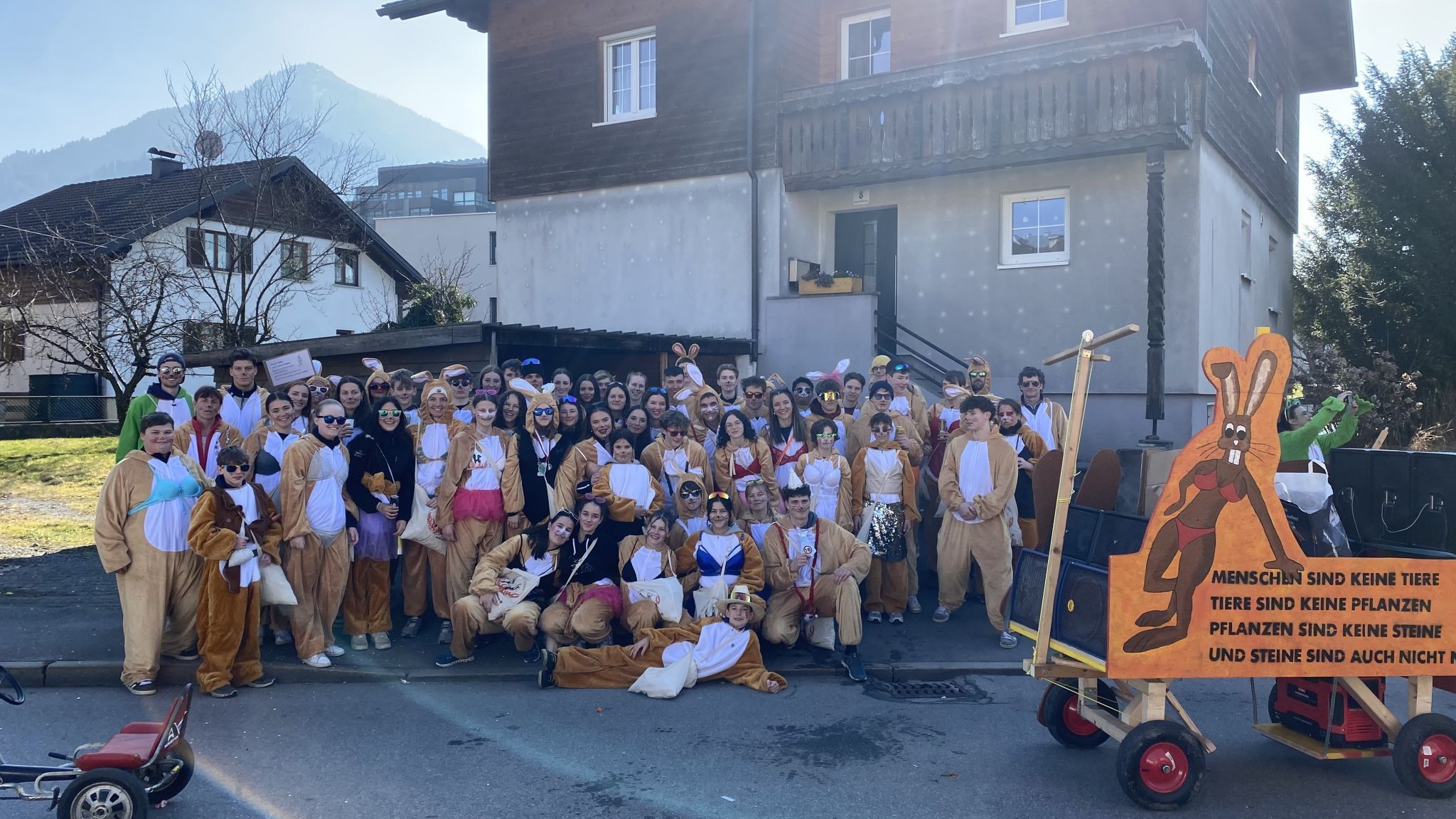 Auch ein kleiner Wagen mit eigenem Wagen-Team gehören zum Verein. 