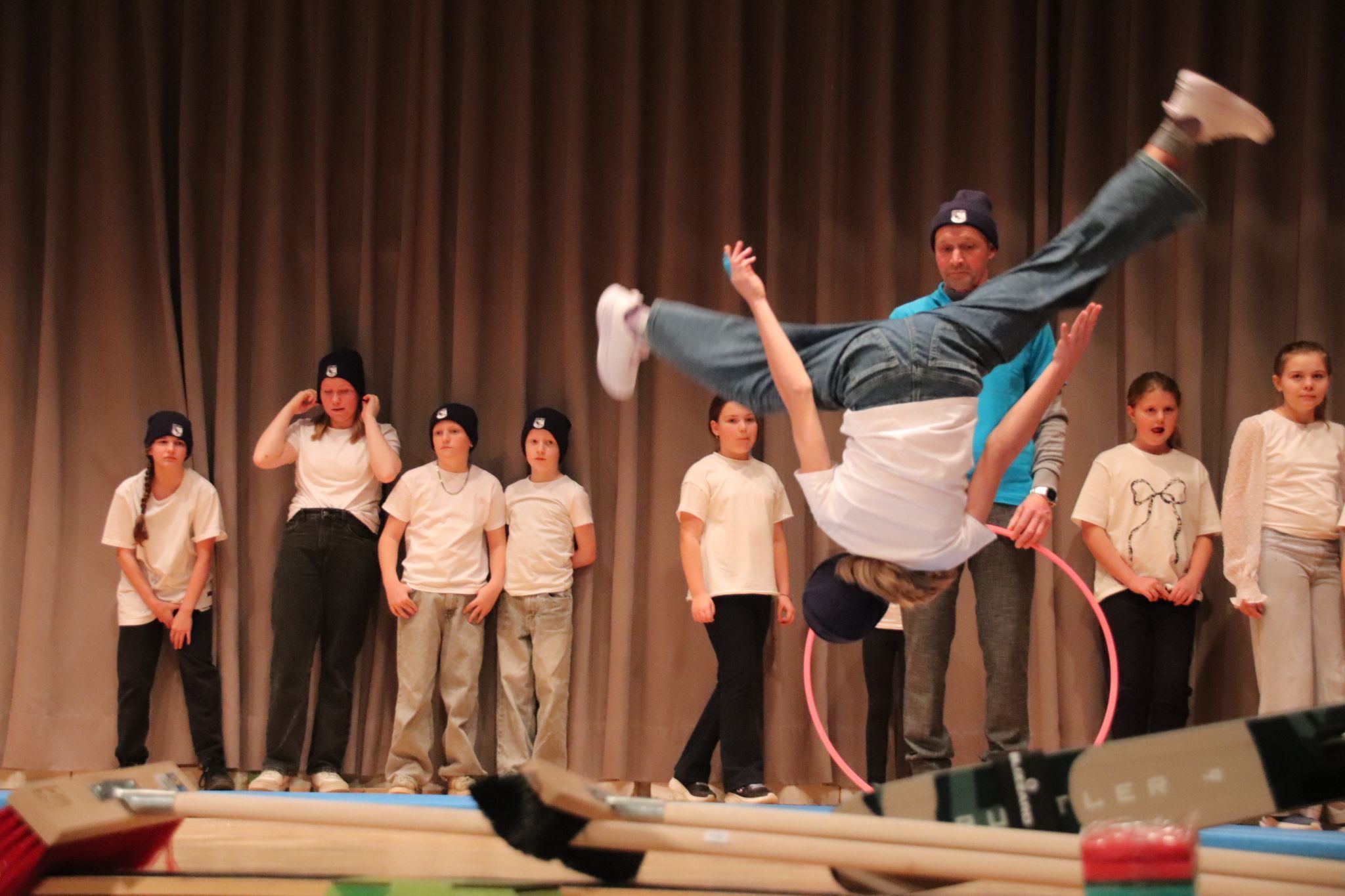 Der Vereinsnachwuchs zeigte eine kleine Akrobatiknummer.