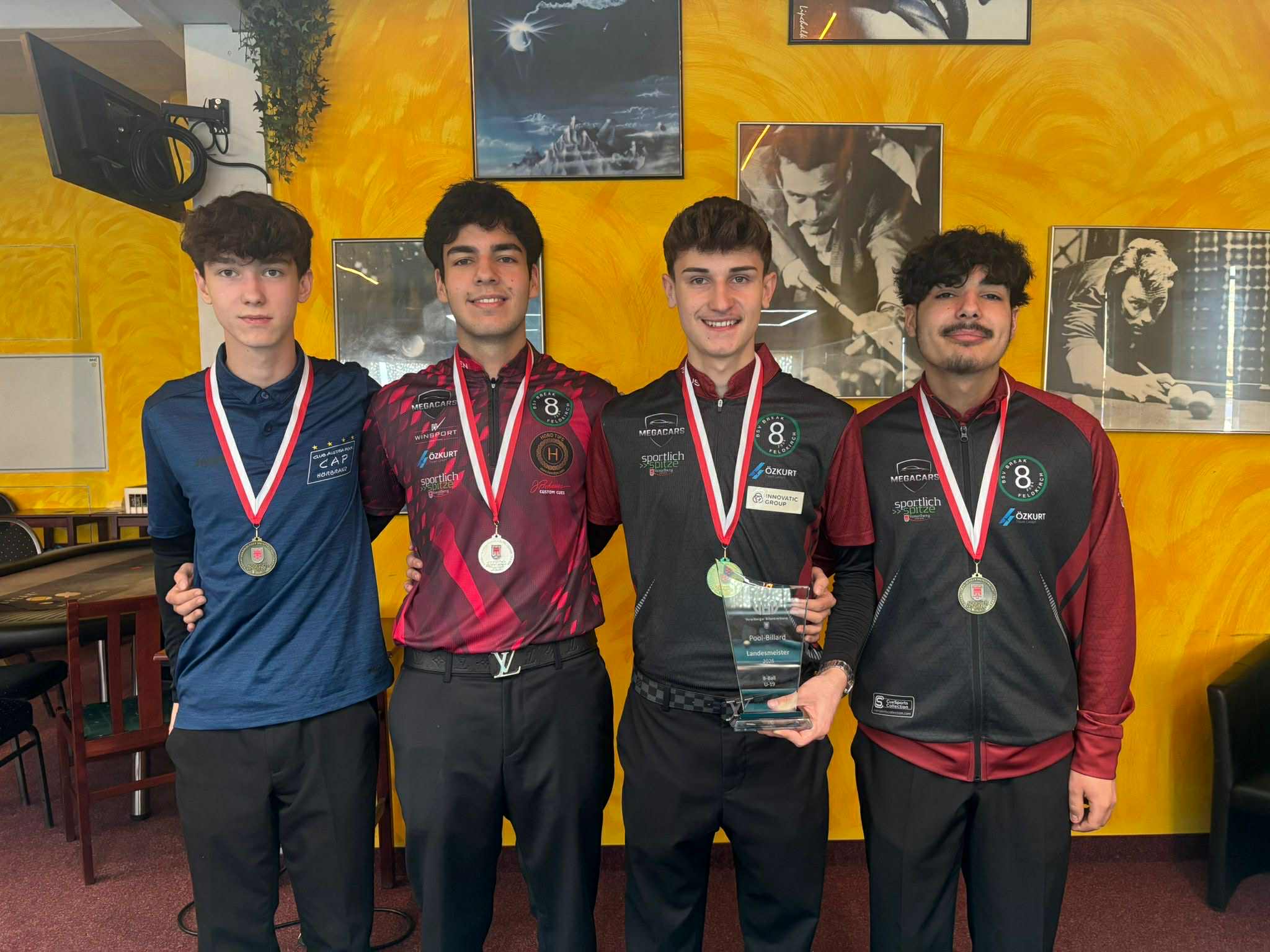 Markus Schleindler (2.v.r.) wurde U-19-Landesmeister im 8er Ball.