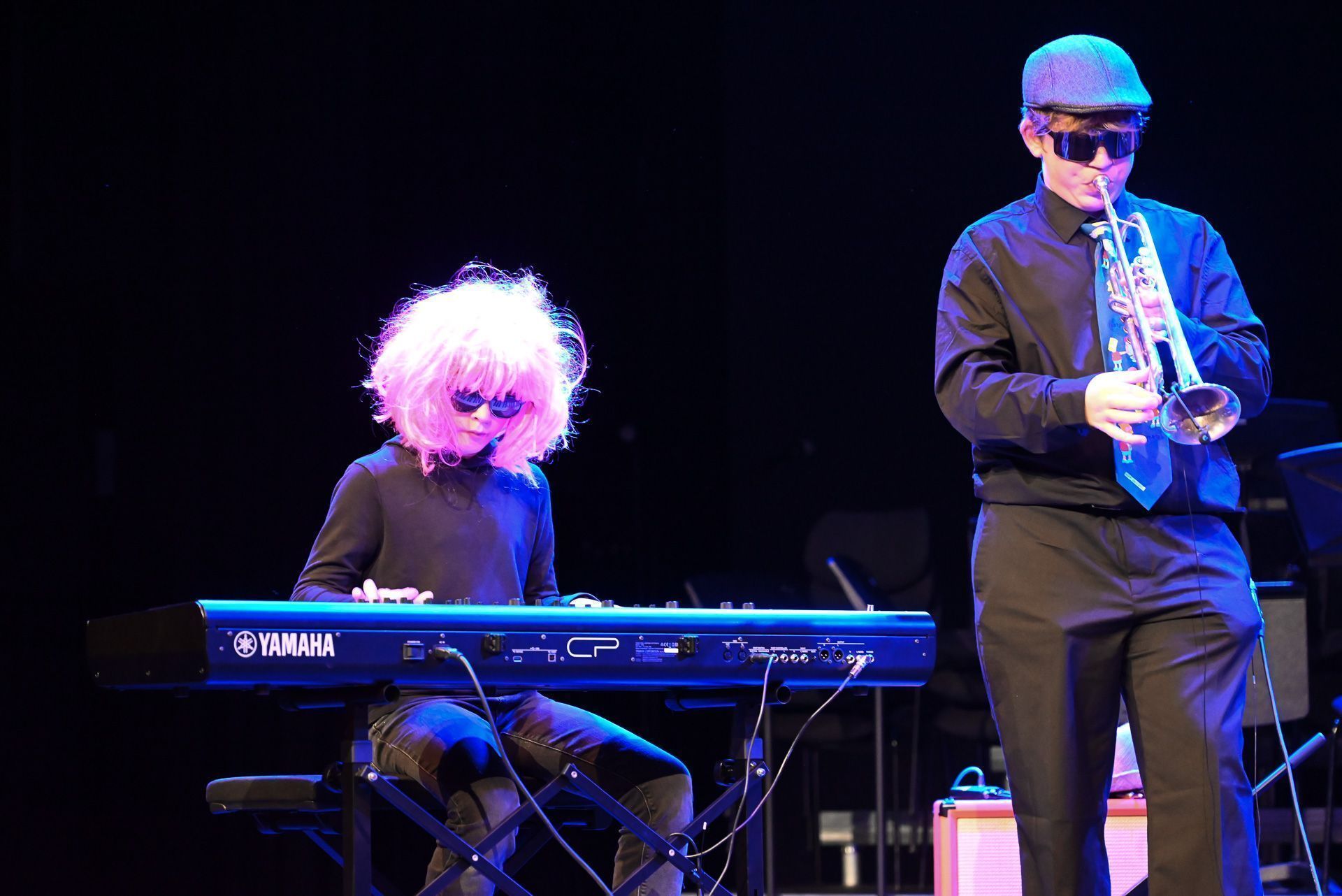 Gemeinsam musizierten die fünf jungen Musiker auf der Bühne des Reichshofsaales.