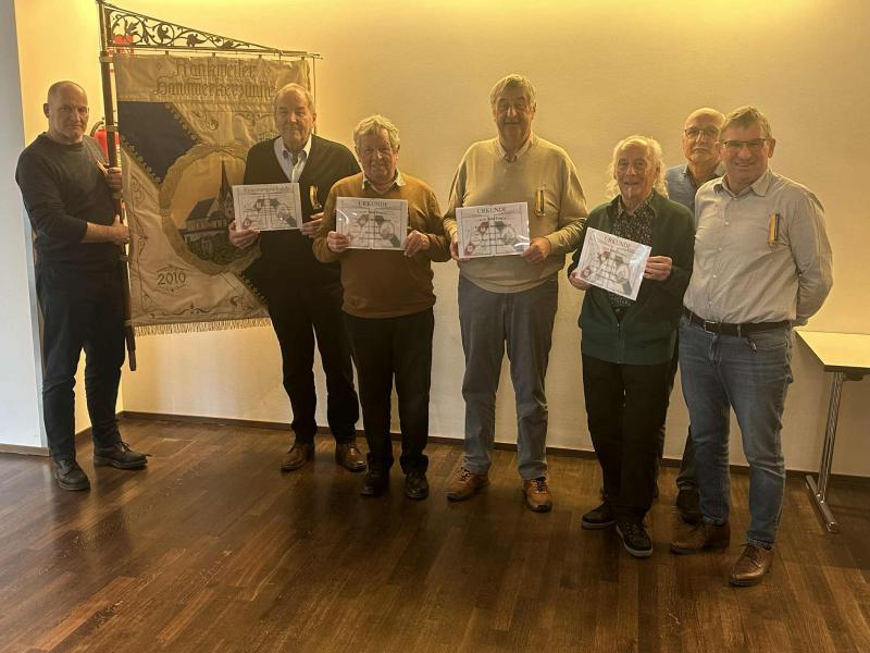 Alle Geehrten: Robert Marte, Hans Frick, Karlheinz Würbel, Fredi Lang plus den Funktionären Joachim Entner, Michael Bischof und Erhard Hafner. 