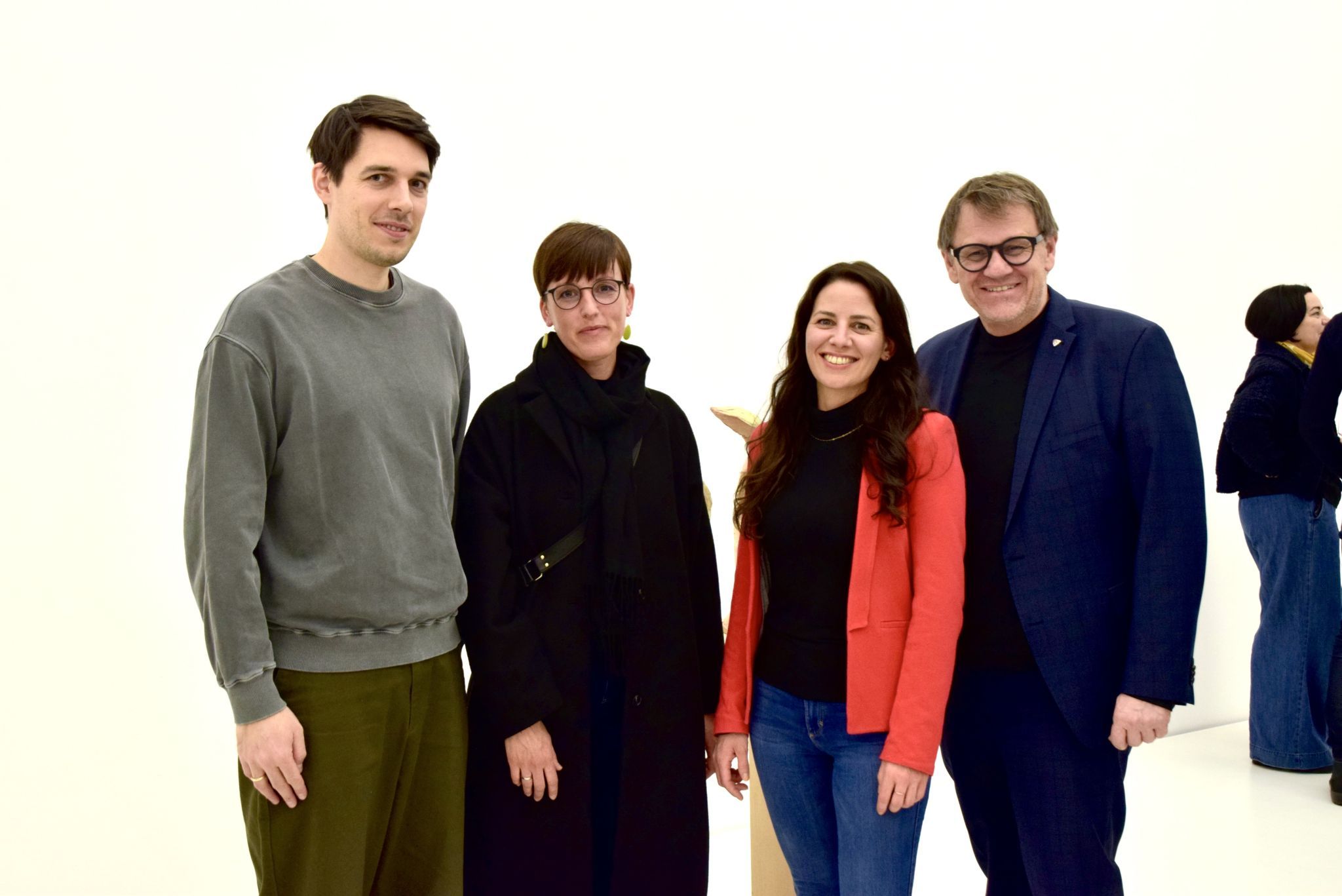 Simeon Brugger (Galerie Brugger), Bianca Rovetta (Amt der Stadt Feldkirch), die Bludenzer Kulturamtsleiterin Daniela Beck und Bundesrat Christoph Thoma in der Ausstellung 