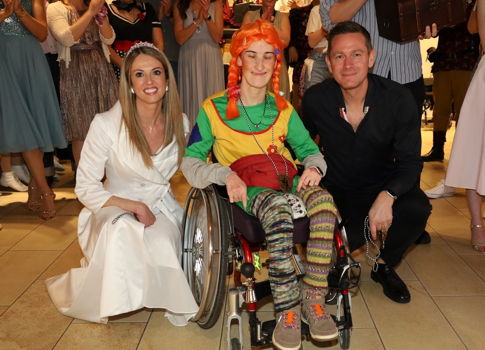 eine neue Ordensträgerin mit Prinzessin Tanja und Prinz Oliver