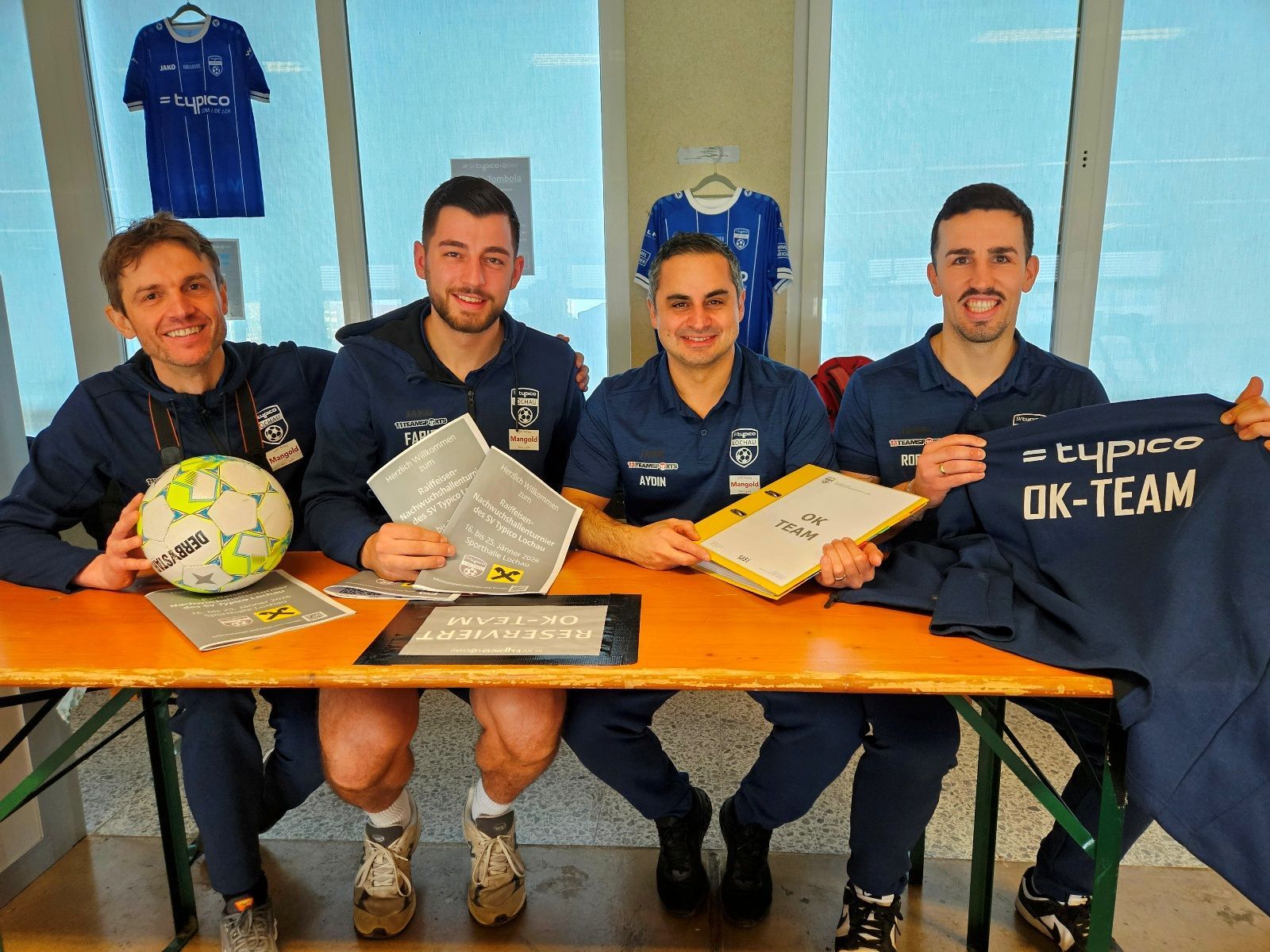 „Das traditionelle Raiffeisen-Nachwuchs-Hallenturnier des SV typico Lochau war wieder eine erfolgreiche Veranstaltung“, so das OK-Team mit Fabio Feldkircher, Dalibor Marinovic, Aydin Akdeniz und Robin Lhotzky und an der Spitze rundum sehr zufrieden. 