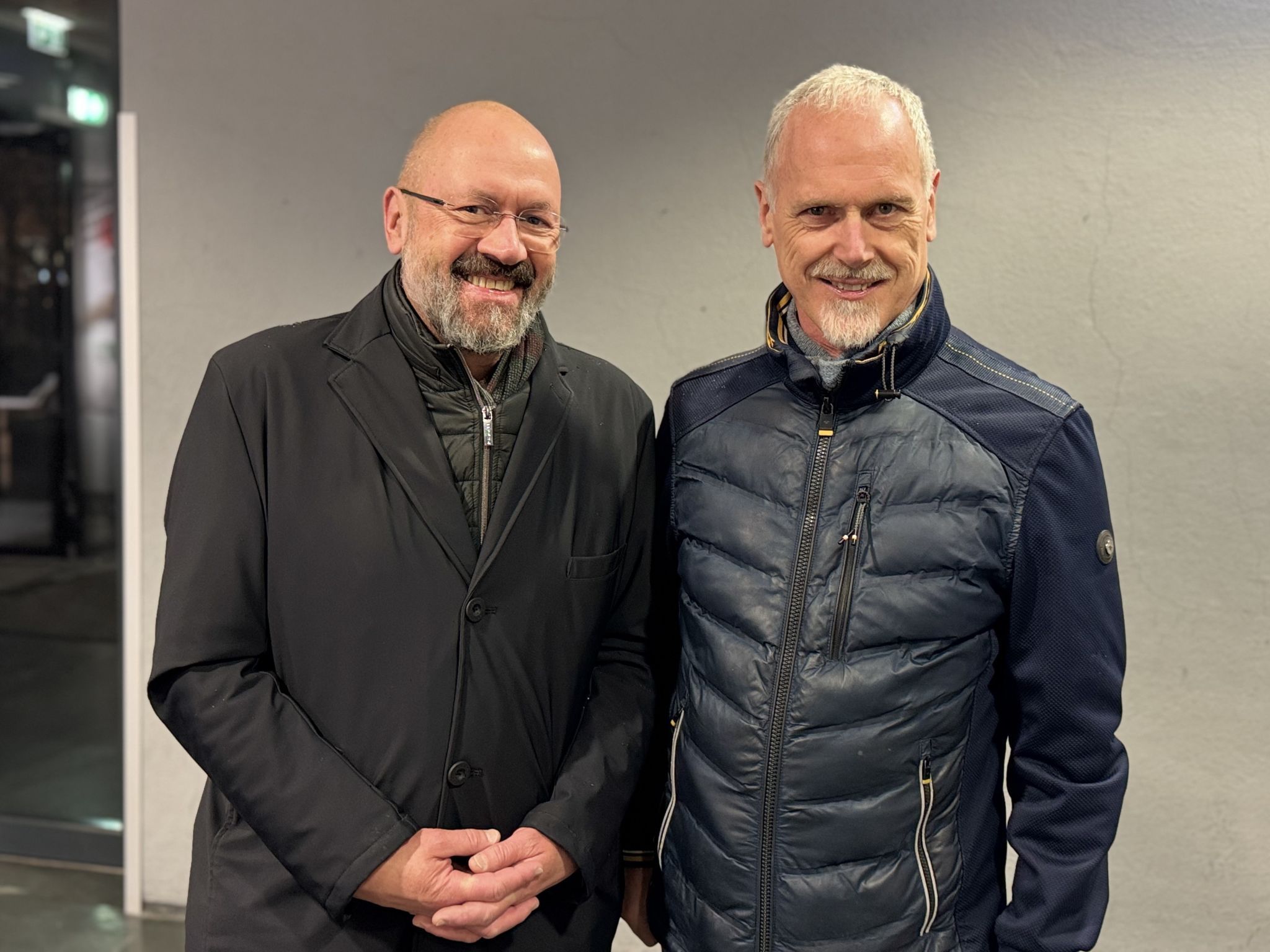 Unter den Besuchern: Bernie Weber und Konrad Müller.