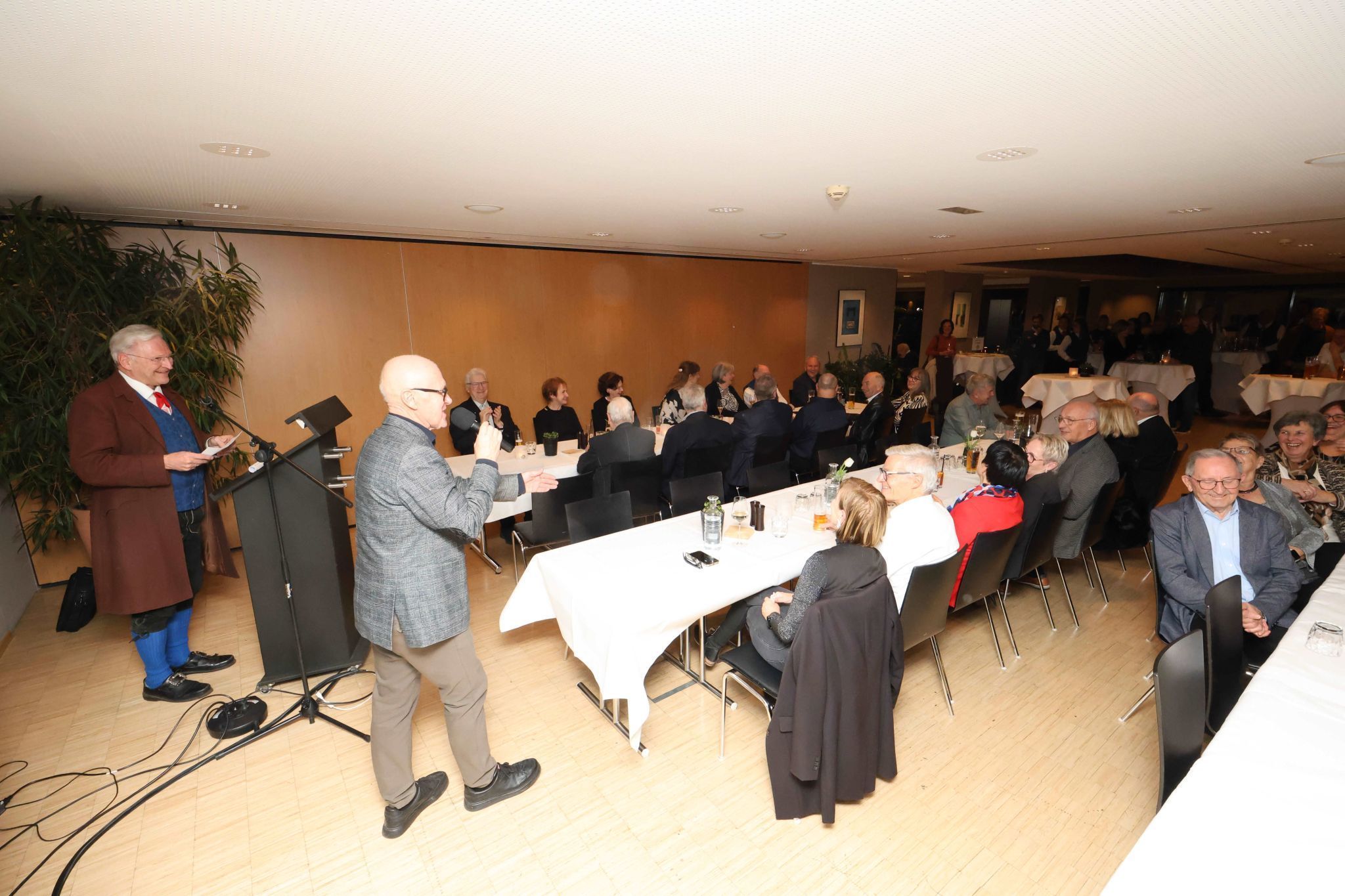 Hausherr Dieter Oberhöller und 