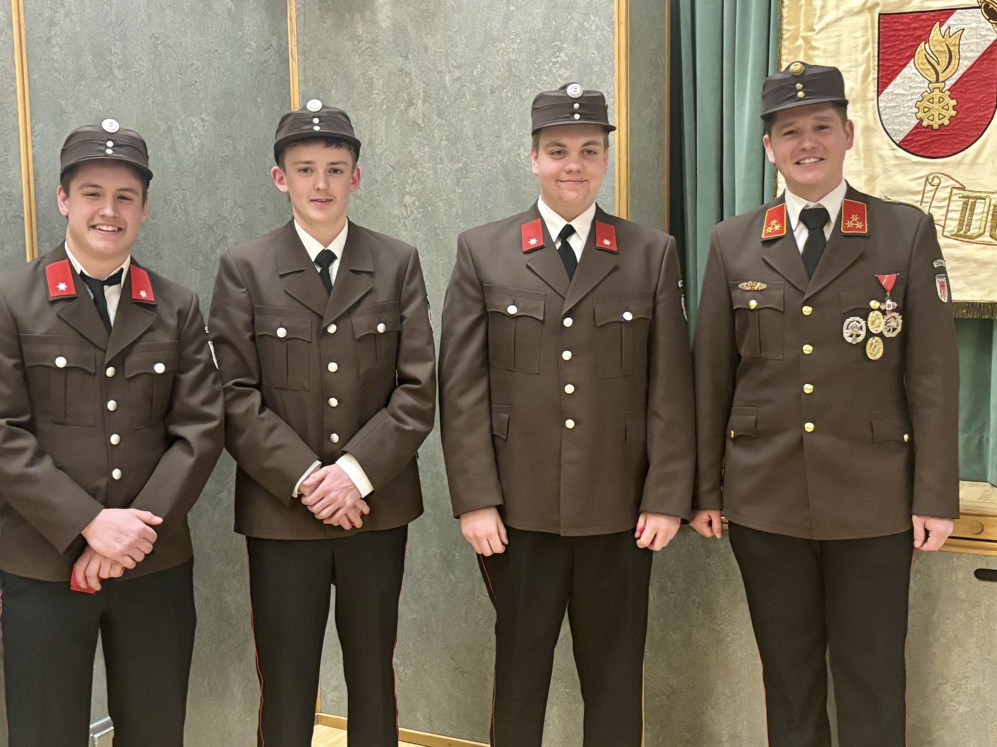 Daniel Nessler, Kilian Klaudrat und Christian Erne wurden von Kommandant Maximilian Schöpf angelobt.