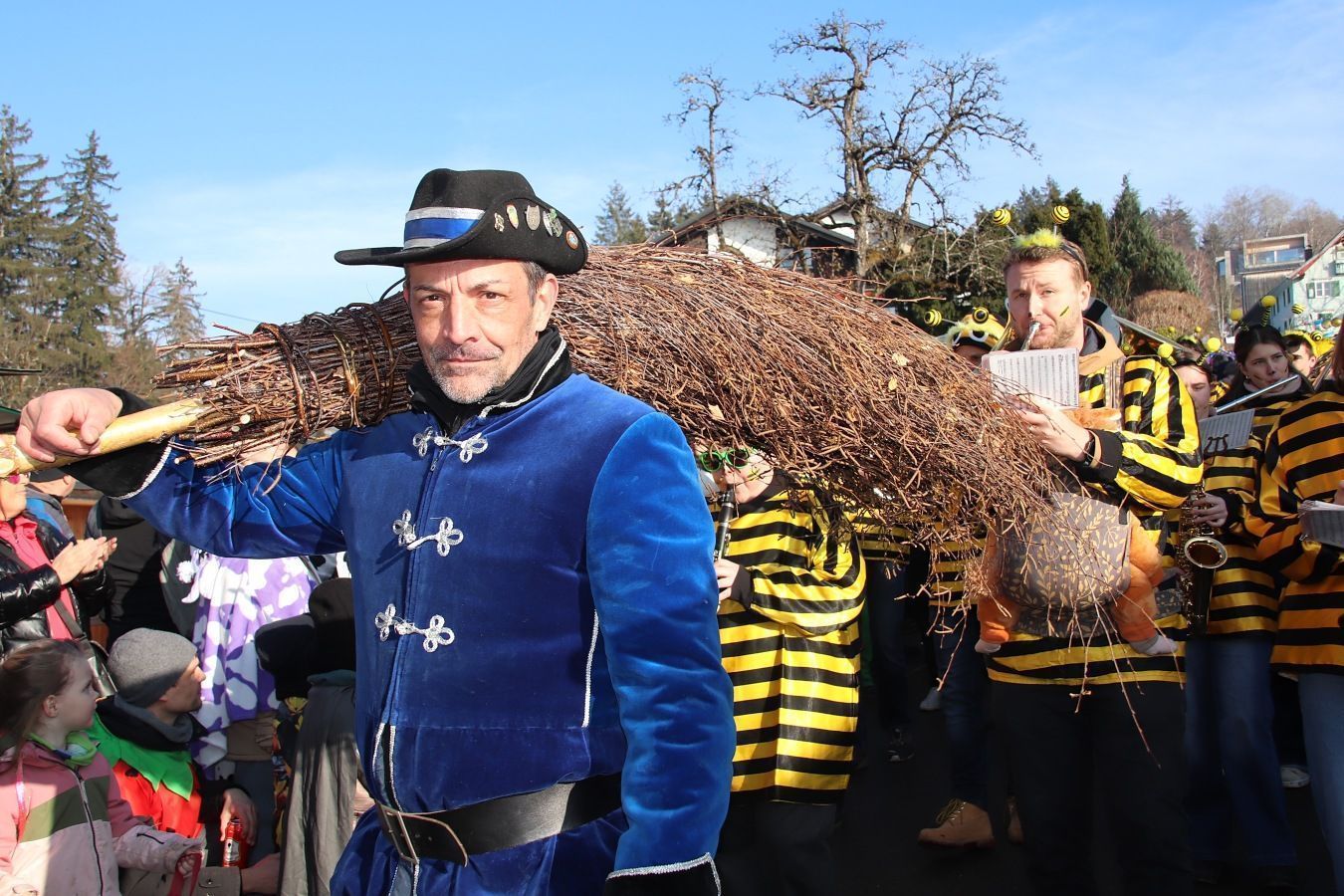 Die „Beasariesar“ eröffneten gemeinsam mit dem Musikverein den Umzug.