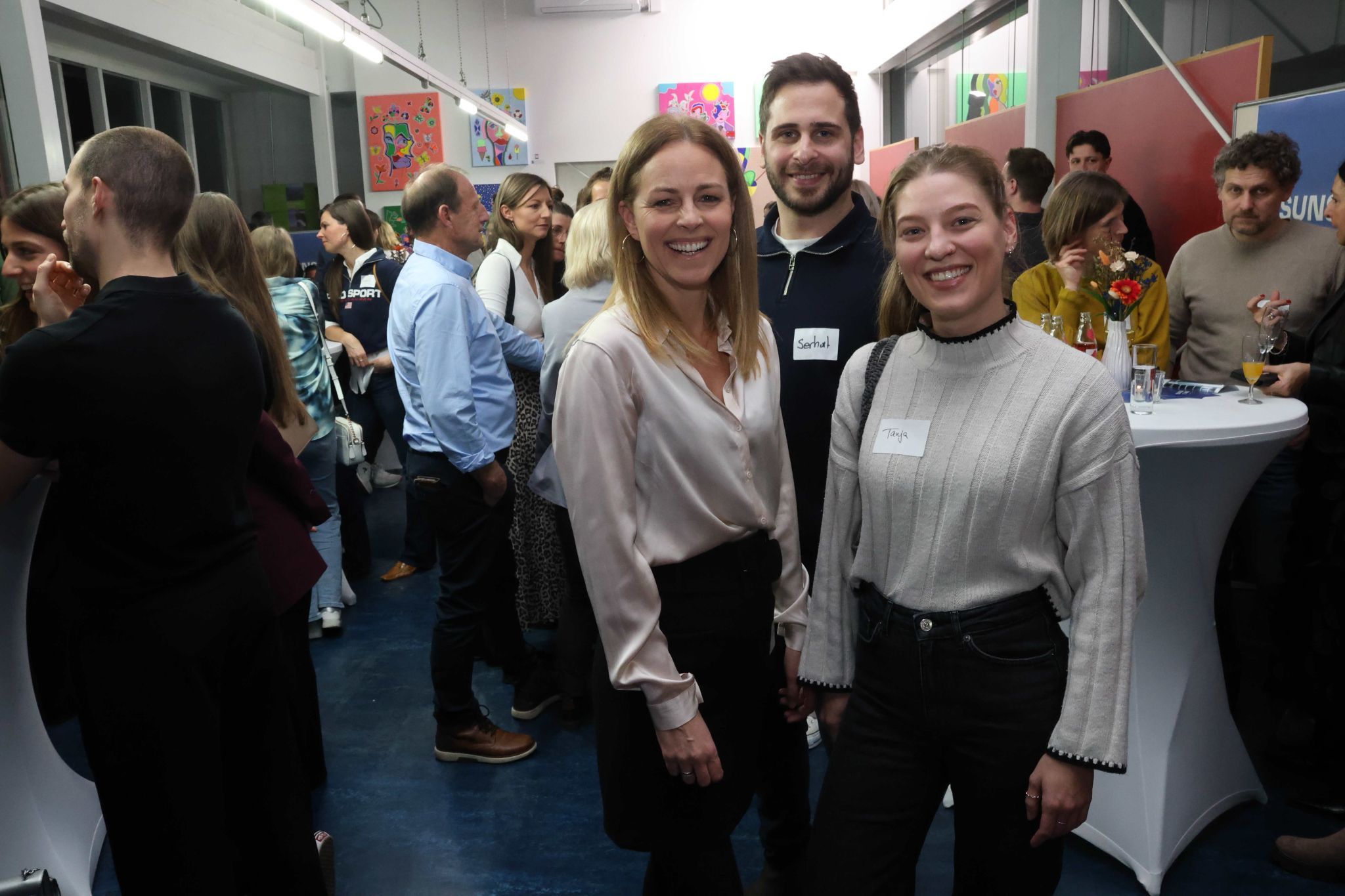 Moderatorin Kerstin Polzer, Serhat Türkylmaz und Tanya Meier.
