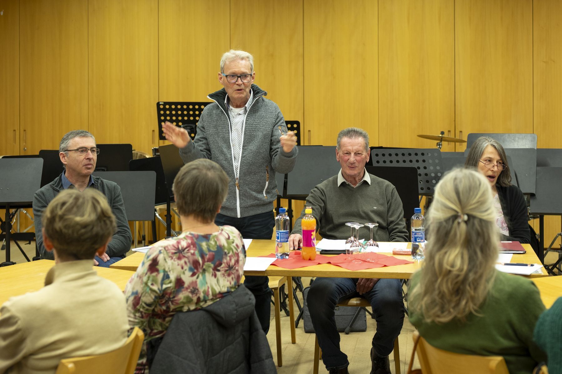 Die Jahreshauptversammlung begann natürlich mit einem Lied