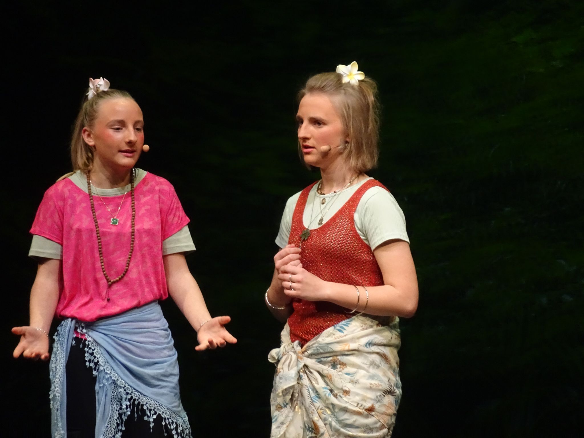 Die beiden jungen Kaufmann-Damen gehören zum talentierten Kabarett-Nachwuchs und sorgten für viel Applaus. 