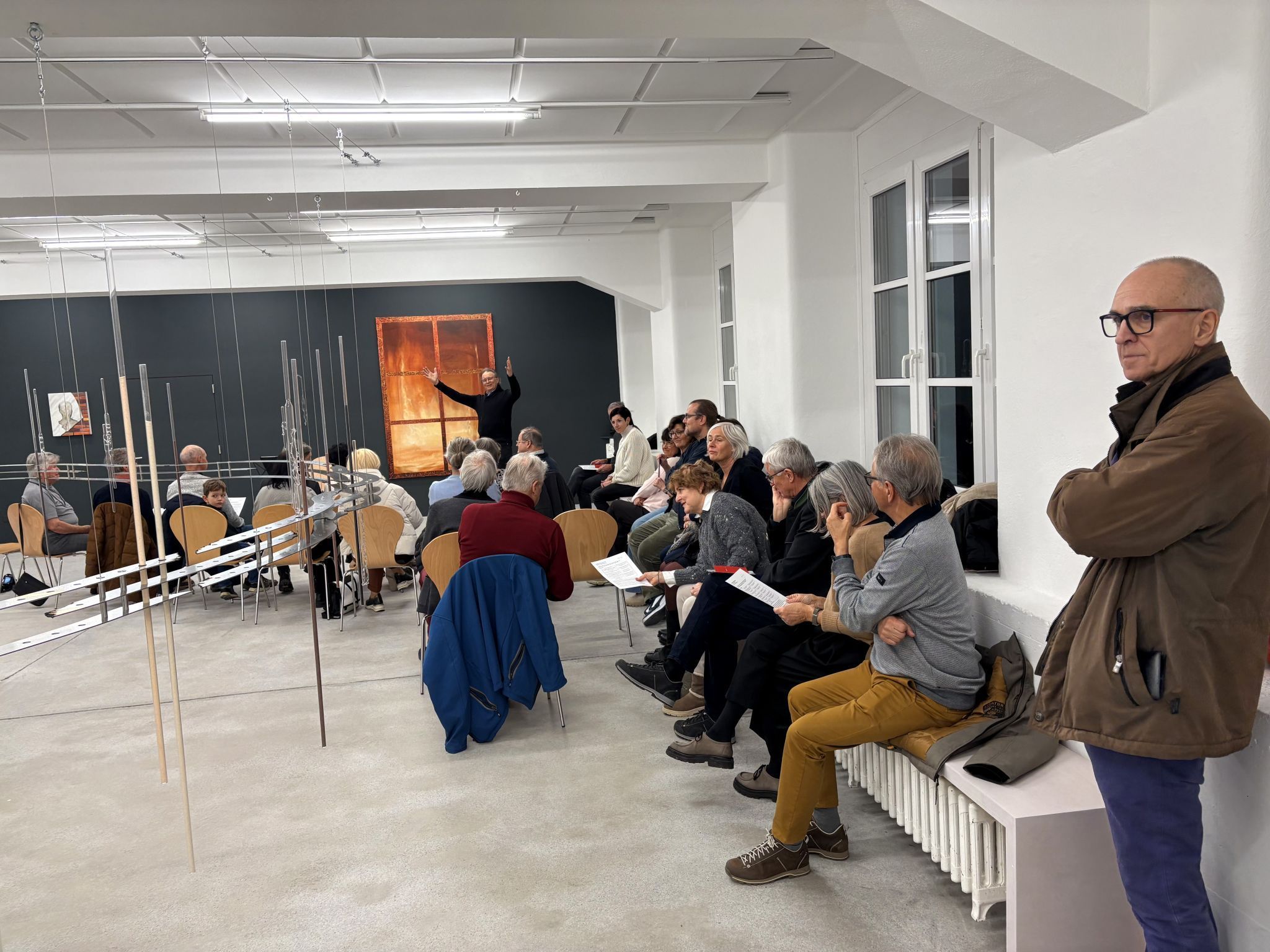 Umgeben von der Winterausstellung 2025/26 