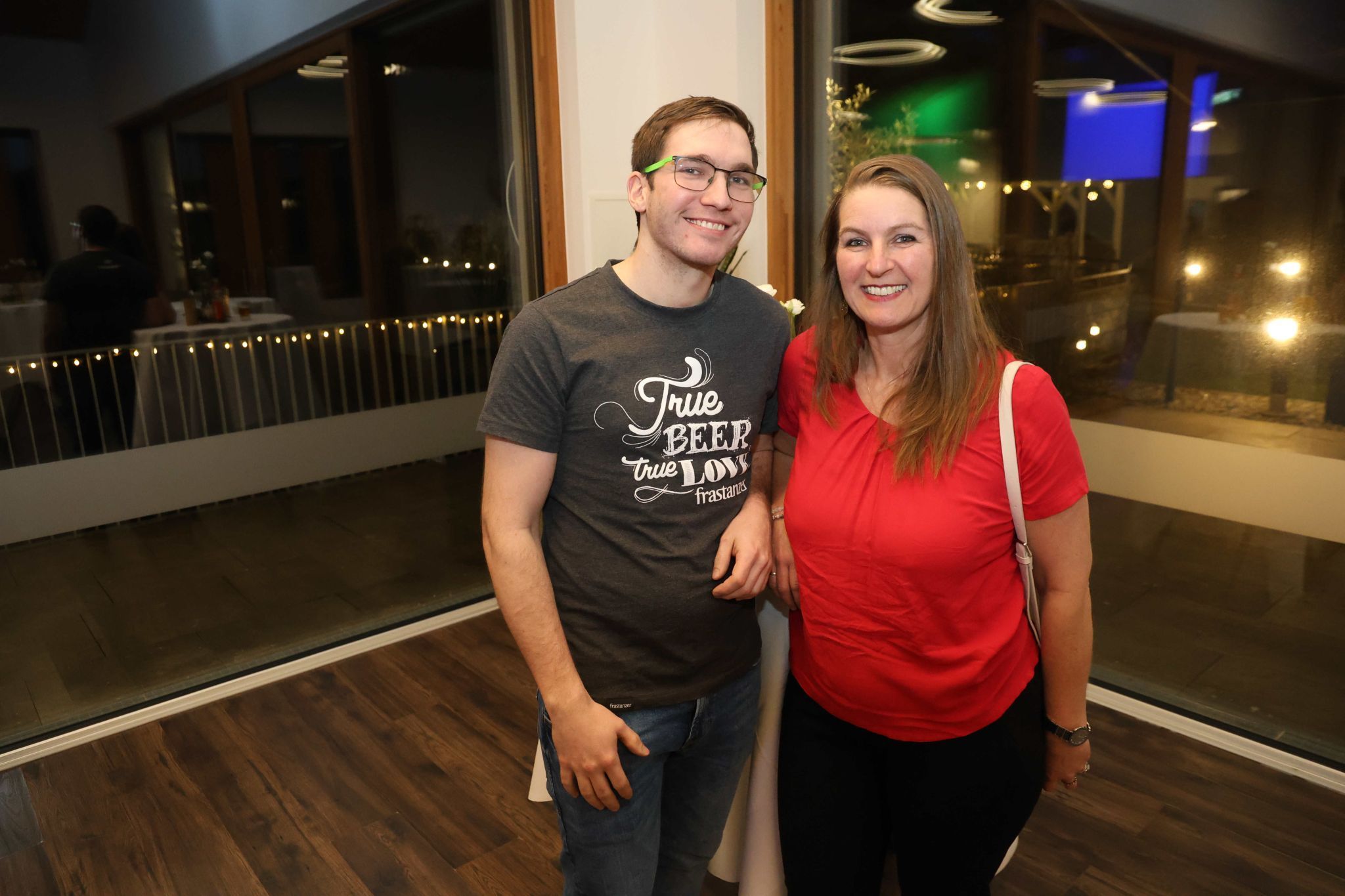 Manuel und Änderungsschneiderin Claudia Stemmer.
