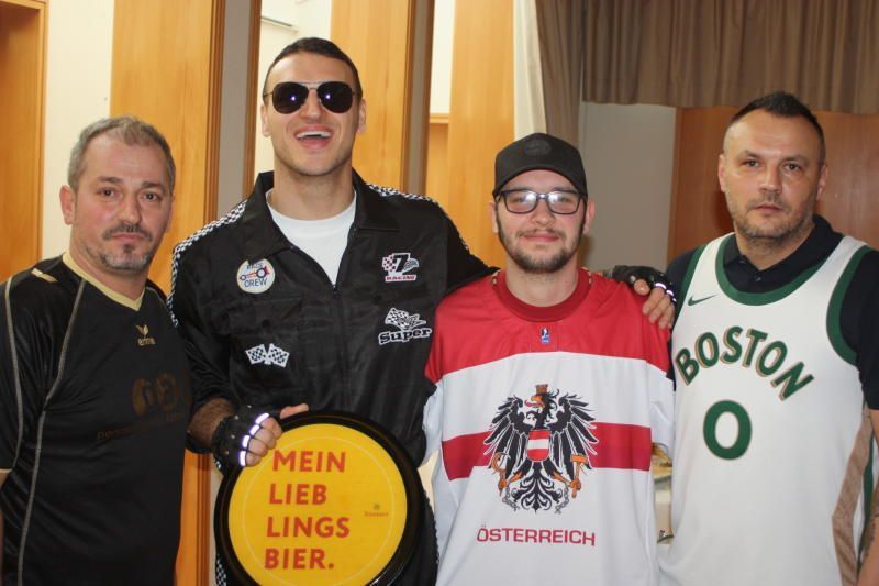 Dogi, Dominic, Thomas und Dalibor kümmerten sich um das Wohlergehen der Ladies.